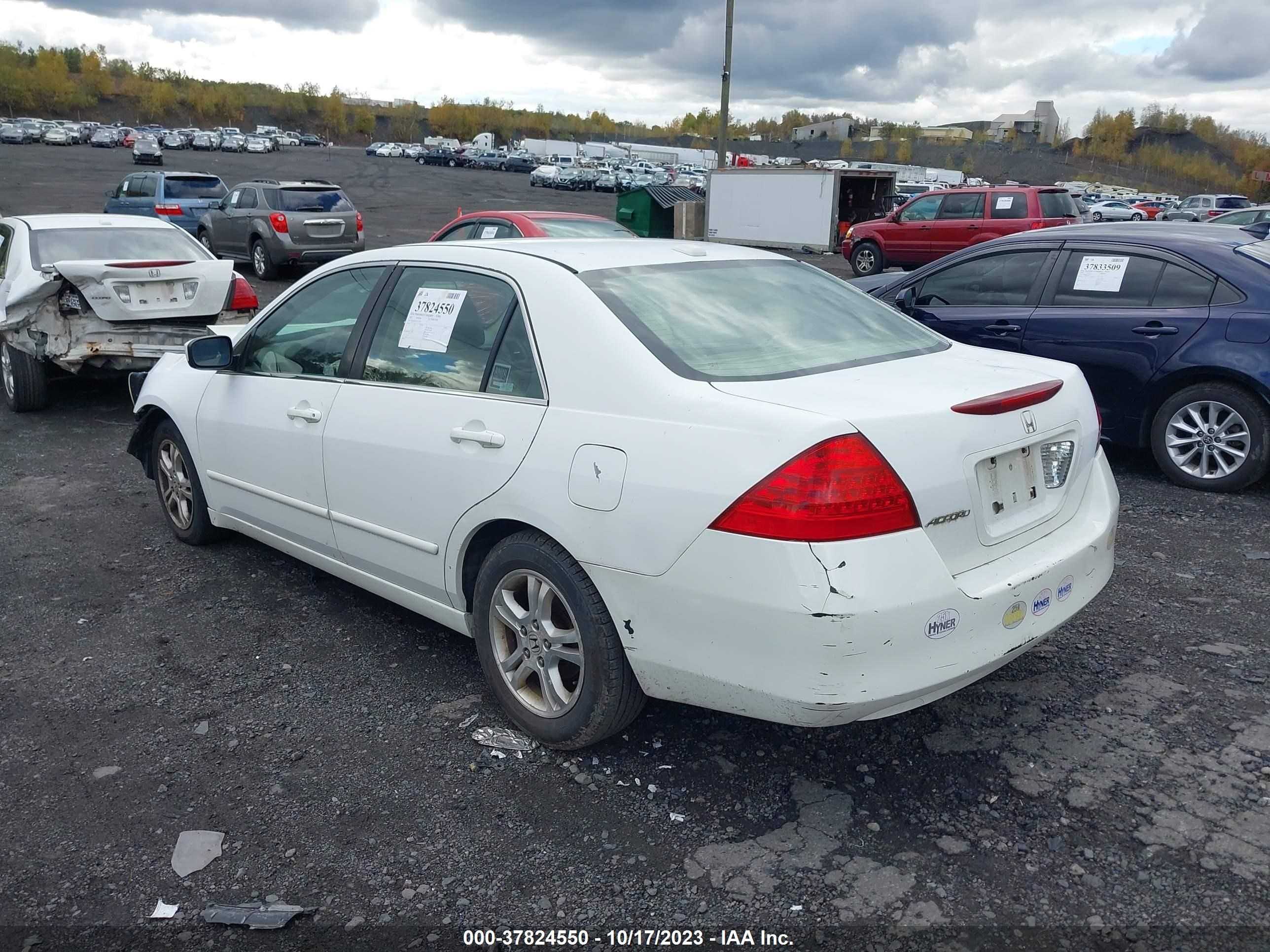 Photo 2 VIN: 1HGCM56897A127640 - HONDA ACCORD 