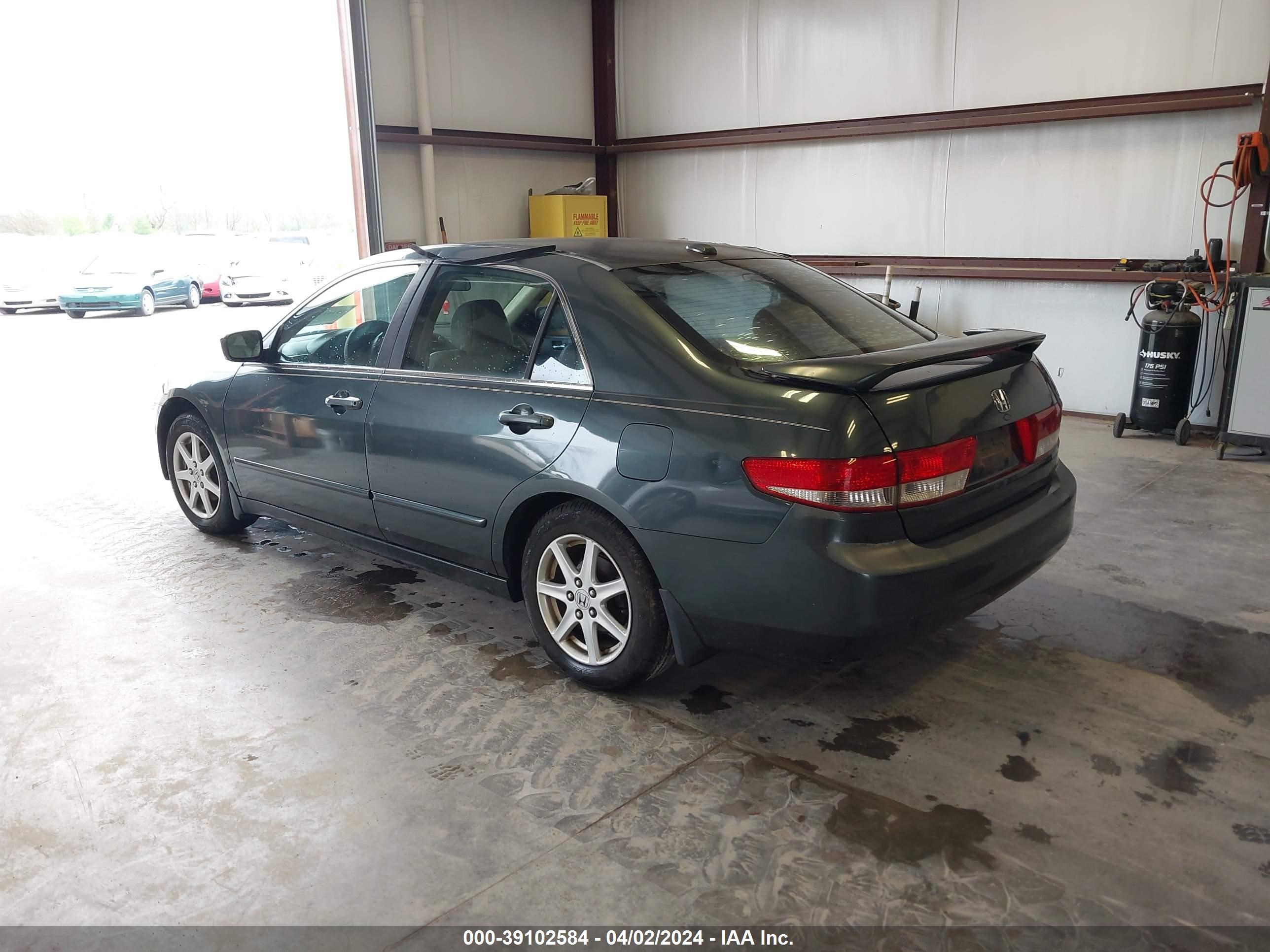 Photo 2 VIN: 1HGCM568X4A004635 - HONDA ACCORD 