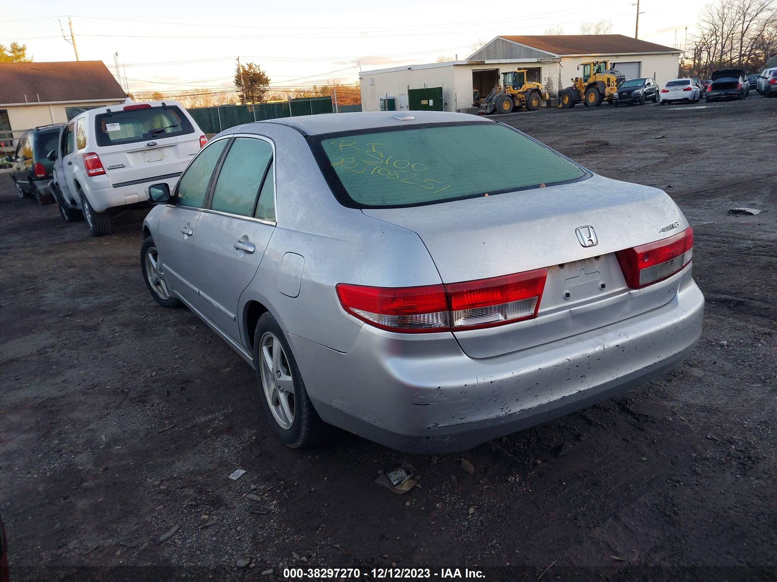 Photo 2 VIN: 1HGCM568X4A036694 - HONDA ACCORD 