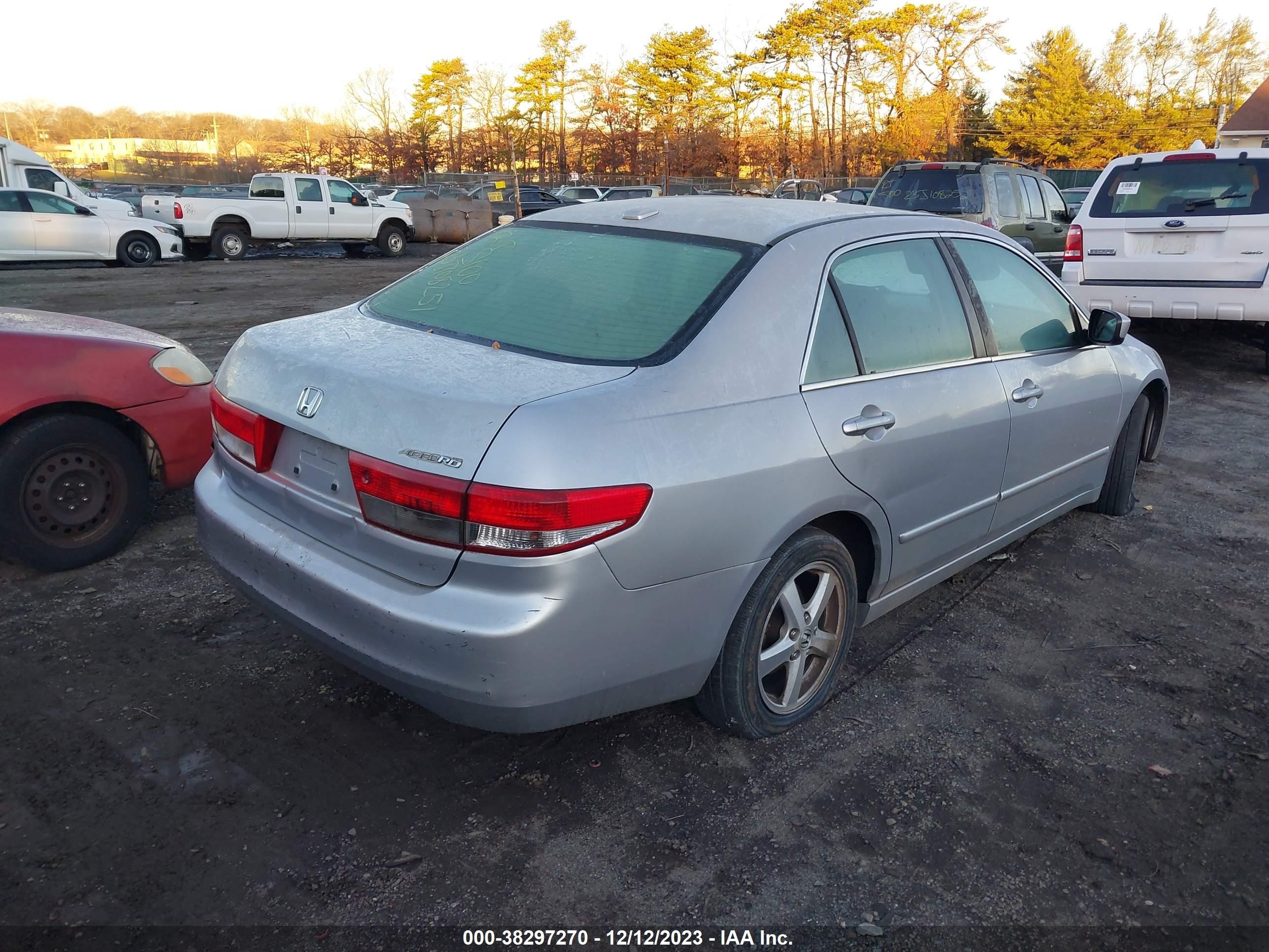 Photo 3 VIN: 1HGCM568X4A036694 - HONDA ACCORD 