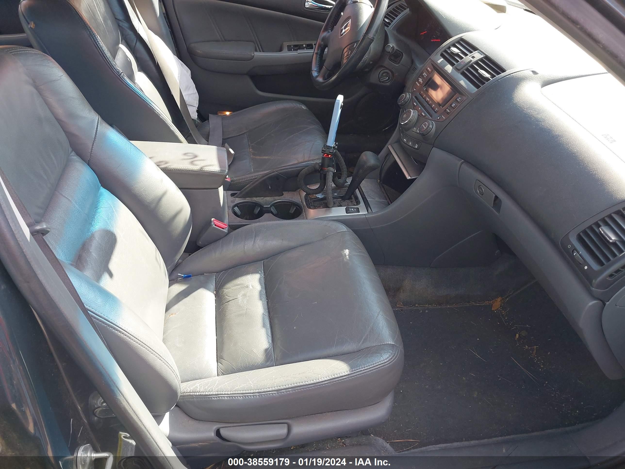 Photo 4 VIN: 1HGCM568X4A051776 - HONDA ACCORD 