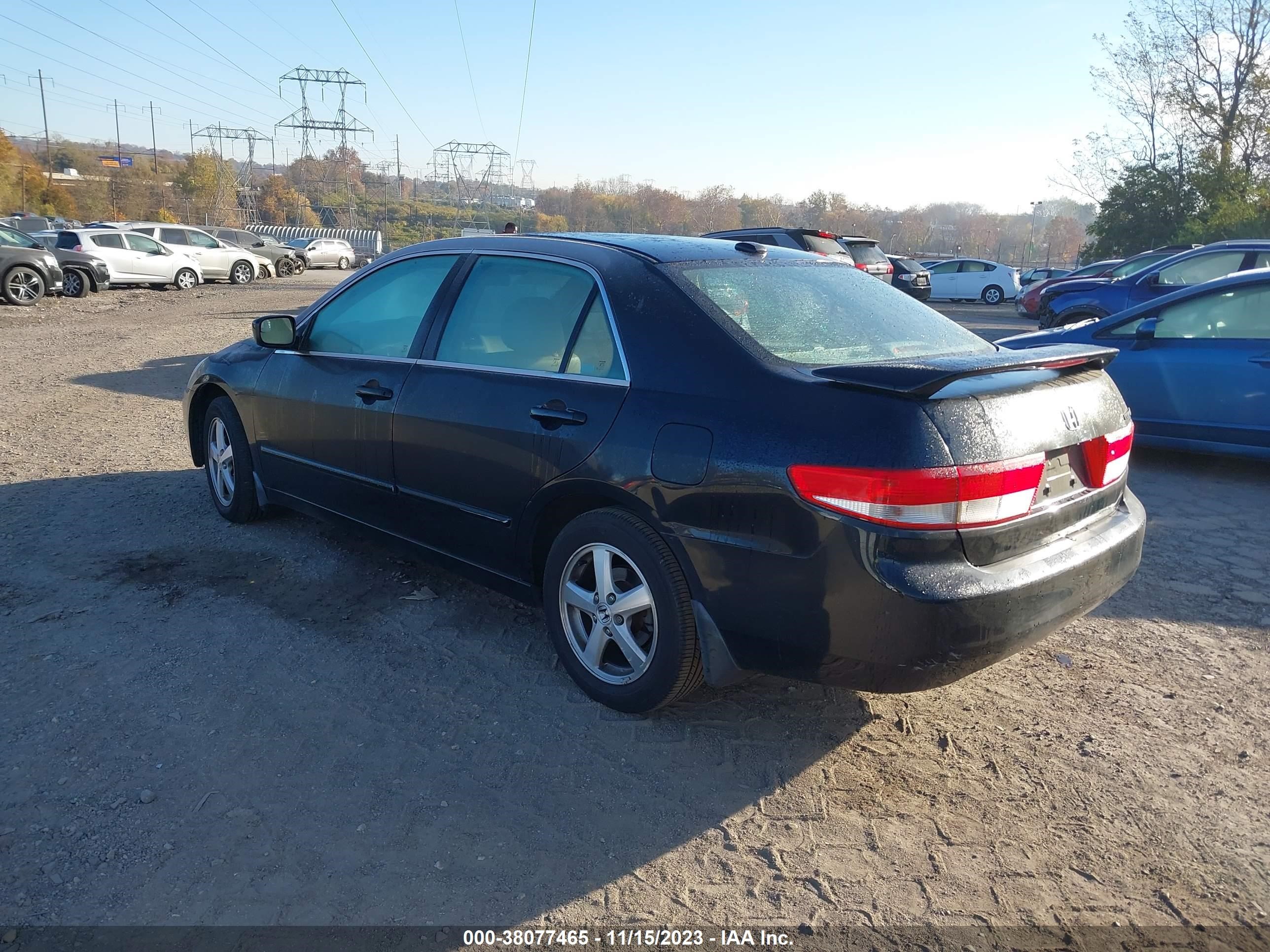 Photo 2 VIN: 1HGCM568X4A058372 - HONDA ACCORD 