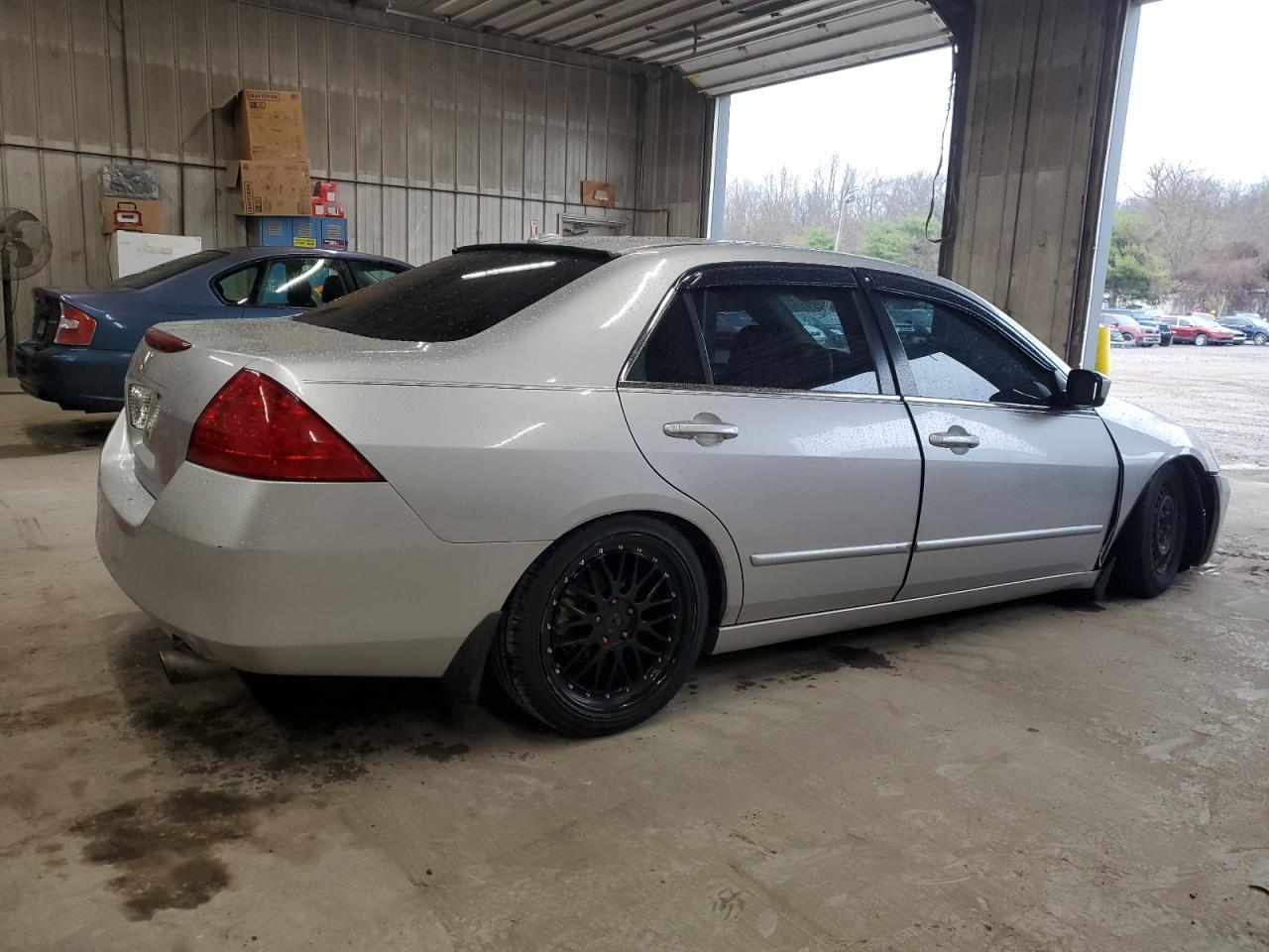 Photo 2 VIN: 1HGCM568X6A046953 - HONDA ACCORD 