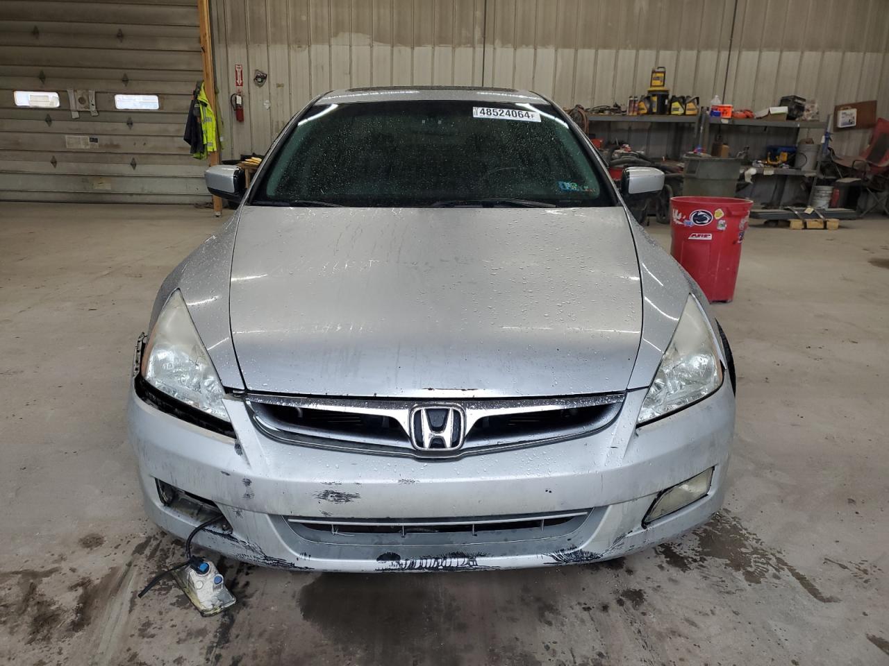 Photo 4 VIN: 1HGCM568X6A046953 - HONDA ACCORD 