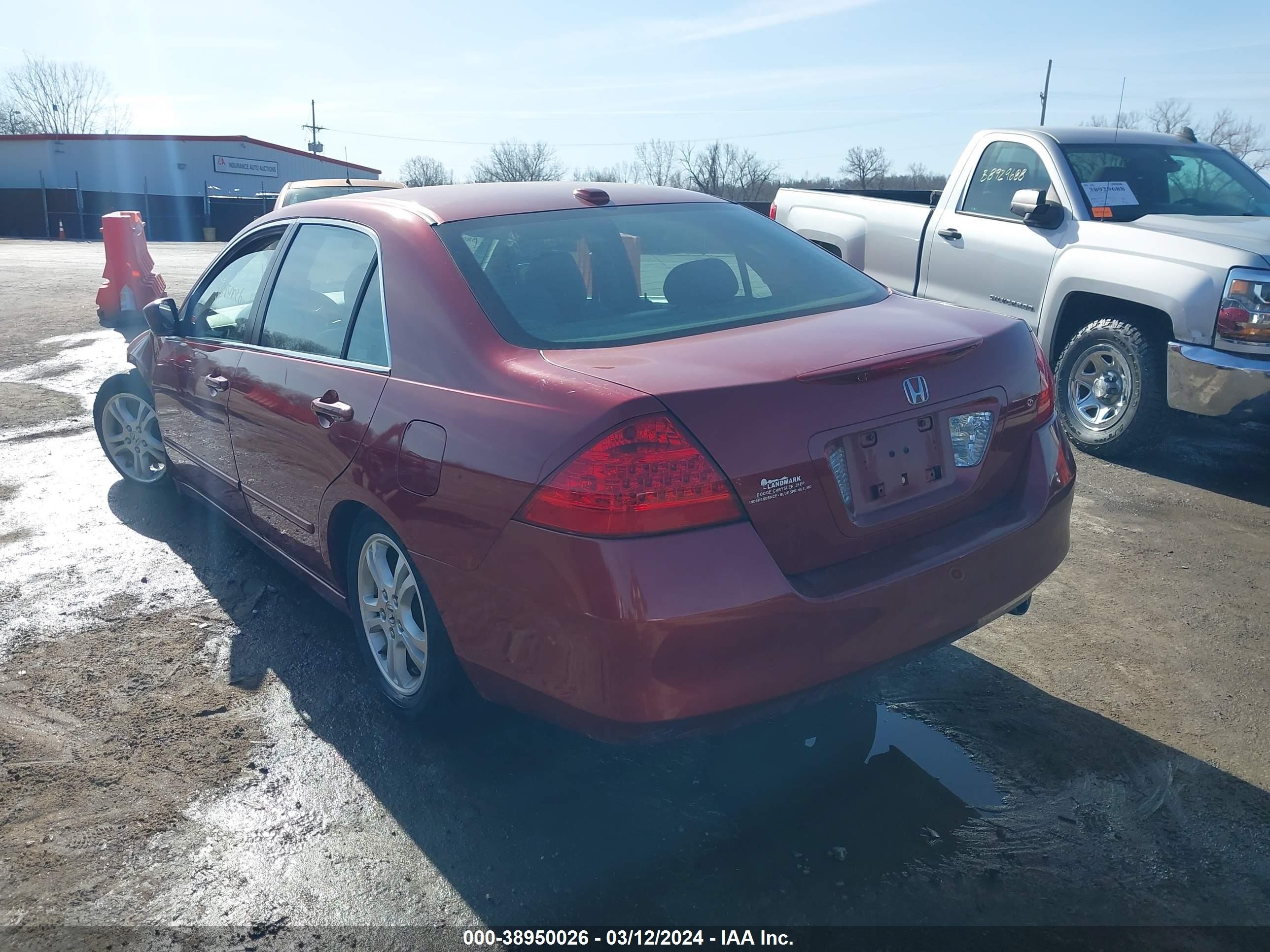 Photo 2 VIN: 1HGCM568X7A188673 - HONDA ACCORD 