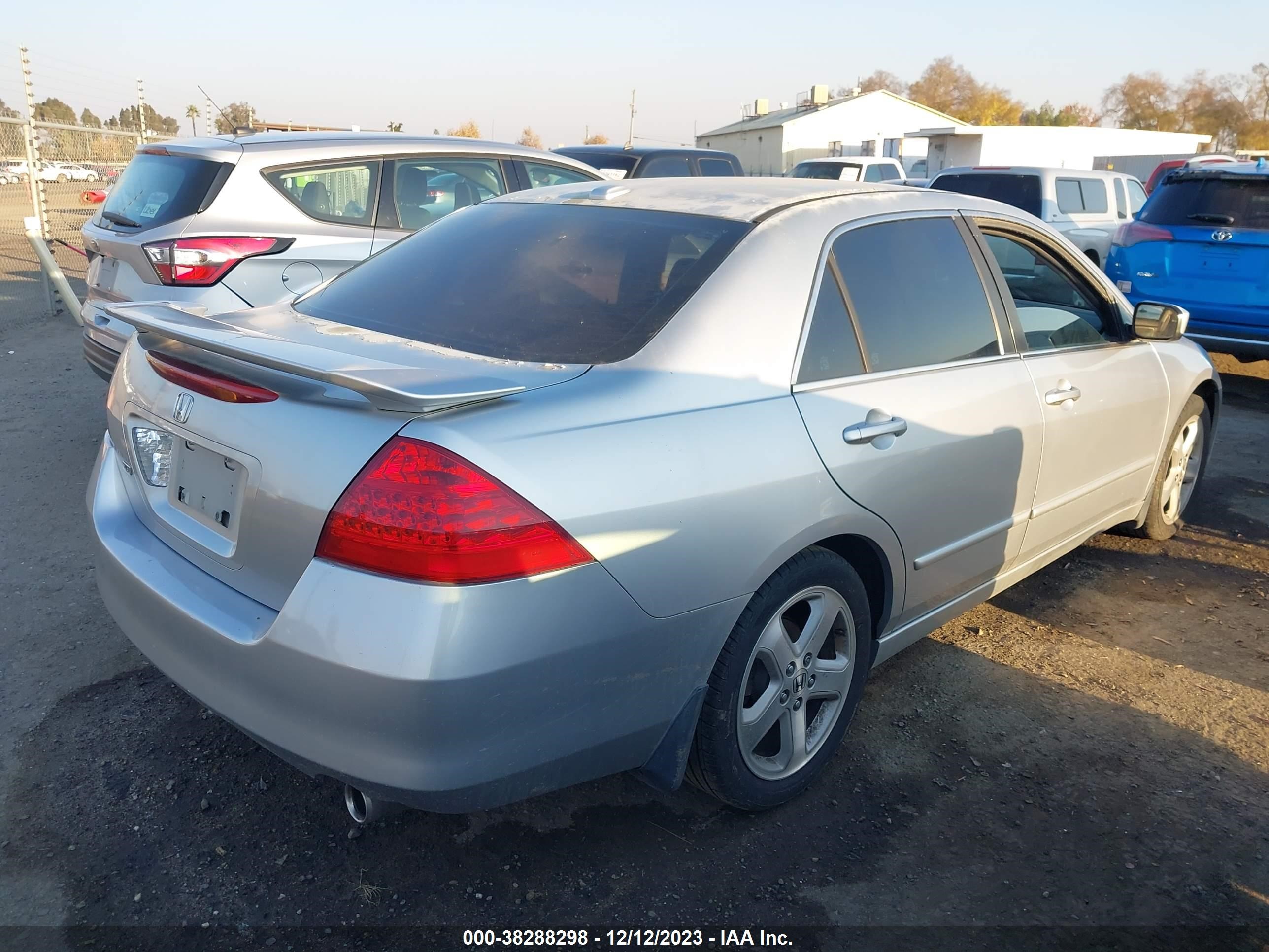 Photo 3 VIN: 1HGCM65846A065828 - HONDA ACCORD 