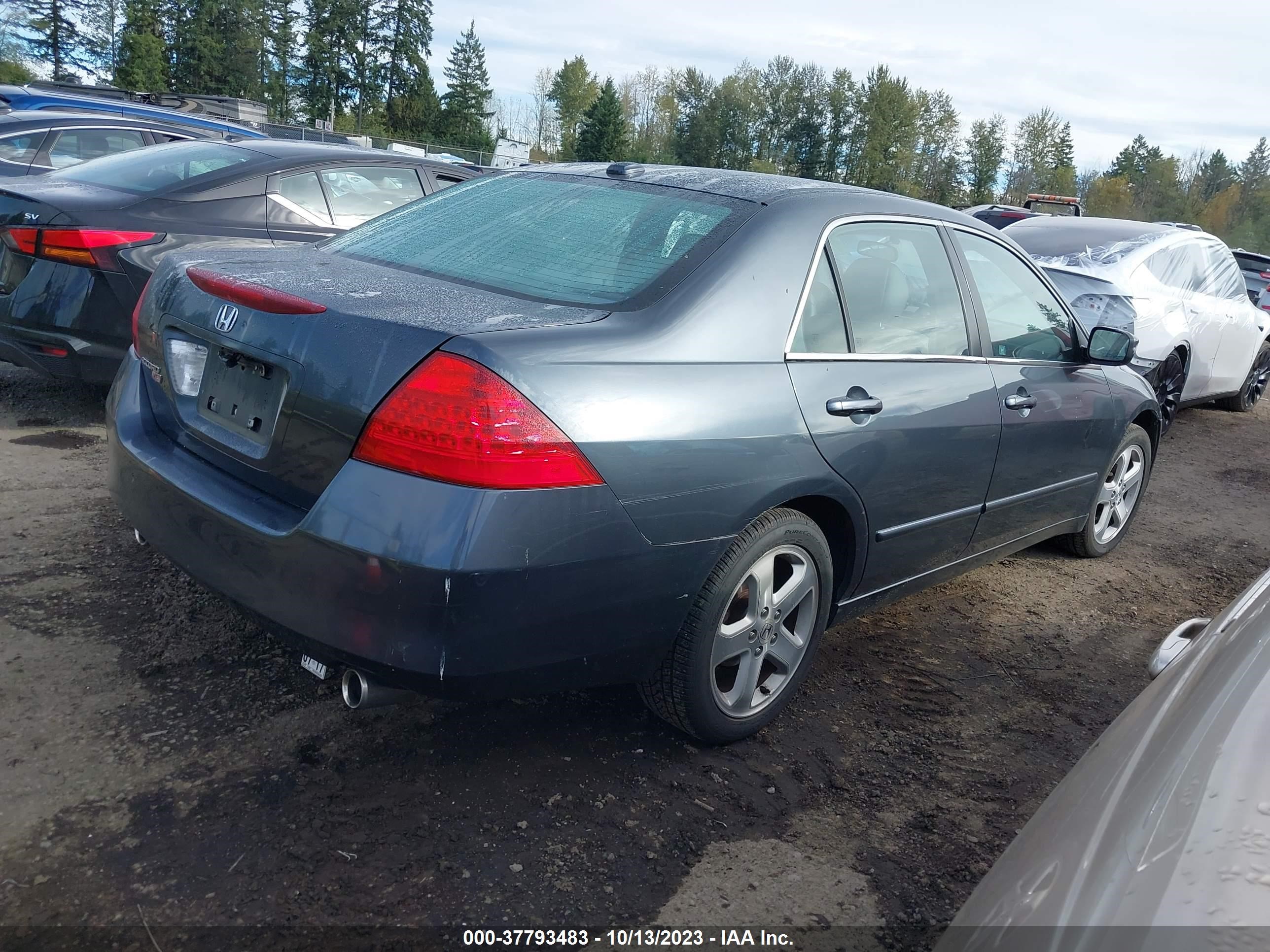 Photo 3 VIN: 1HGCM658X6A022658 - HONDA ACCORD 