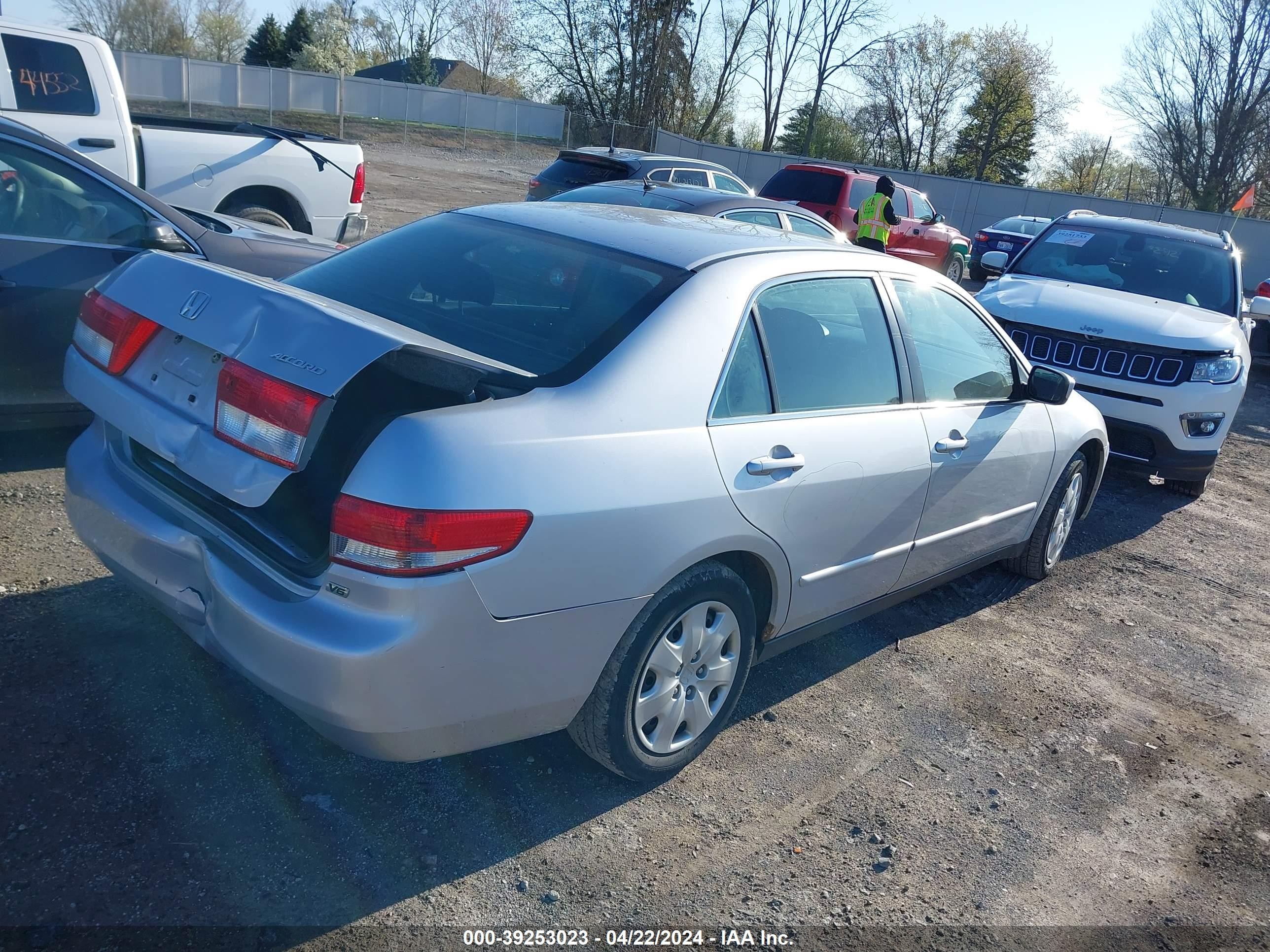 Photo 3 VIN: 1HGCM66314A061977 - HONDA ACCORD 