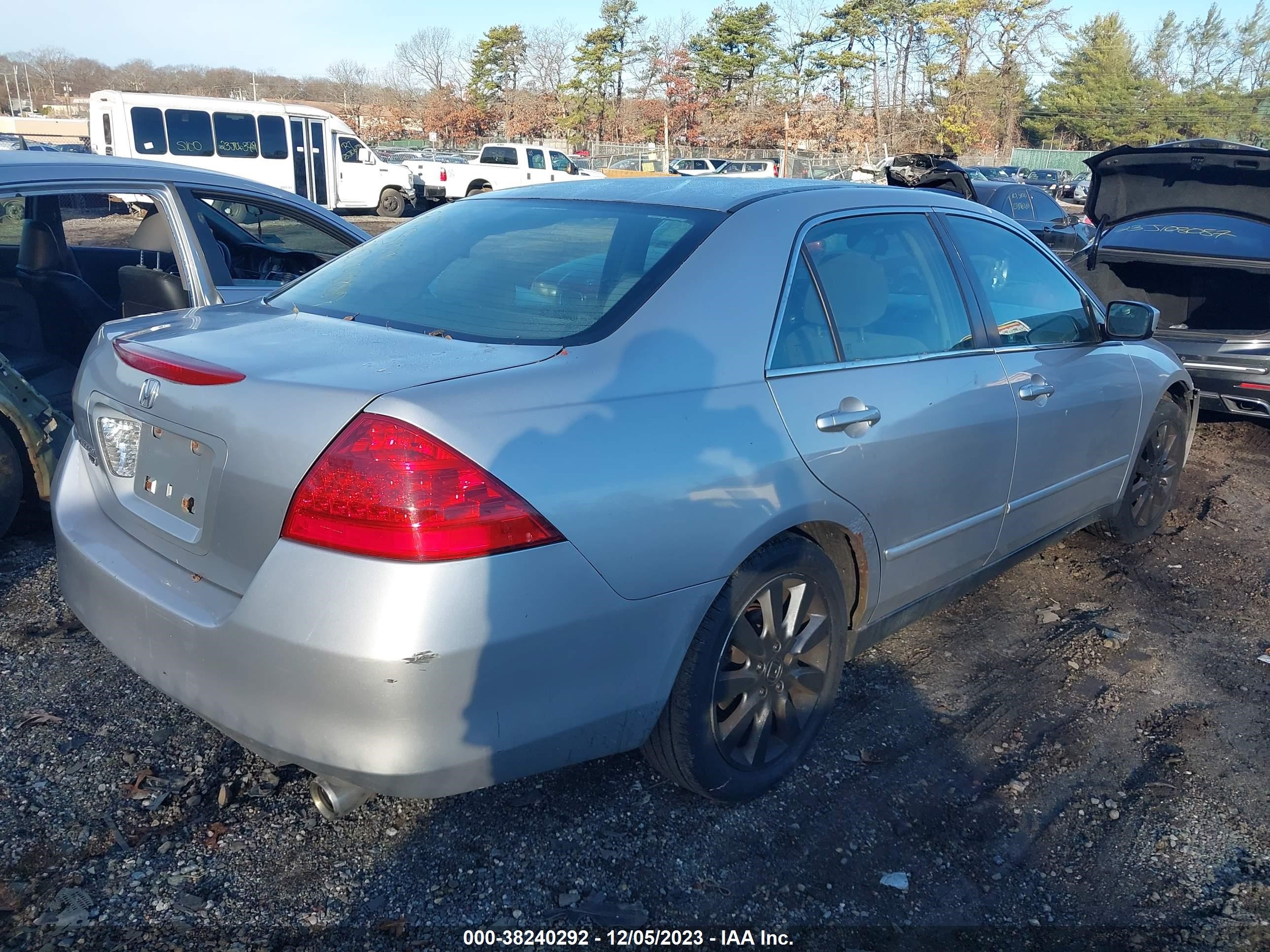 Photo 3 VIN: 1HGCM66316A065885 - HONDA ACCORD 