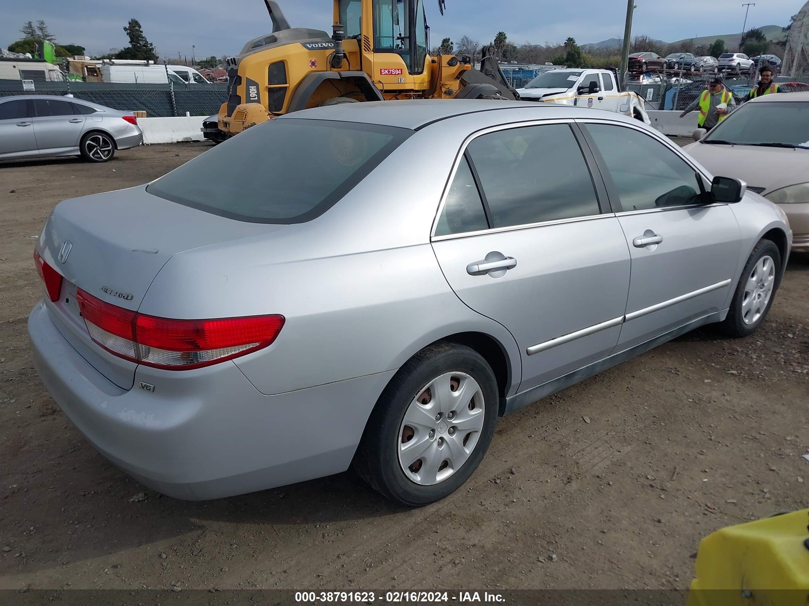 Photo 3 VIN: 1HGCM66333A056164 - HONDA ACCORD 