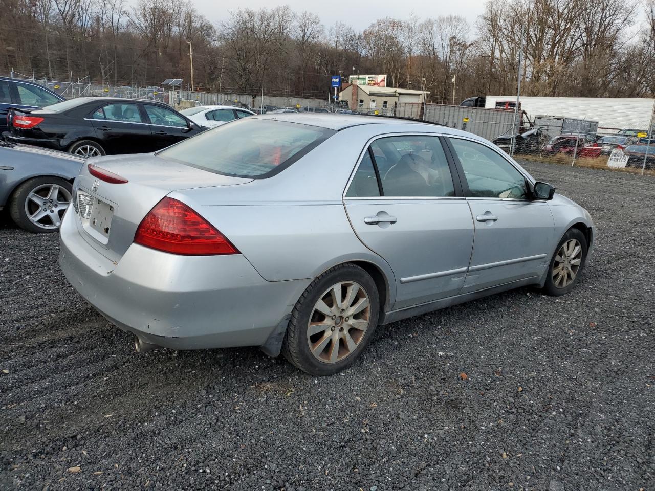 Photo 2 VIN: 1HGCM66356A044442 - HONDA ACCORD 