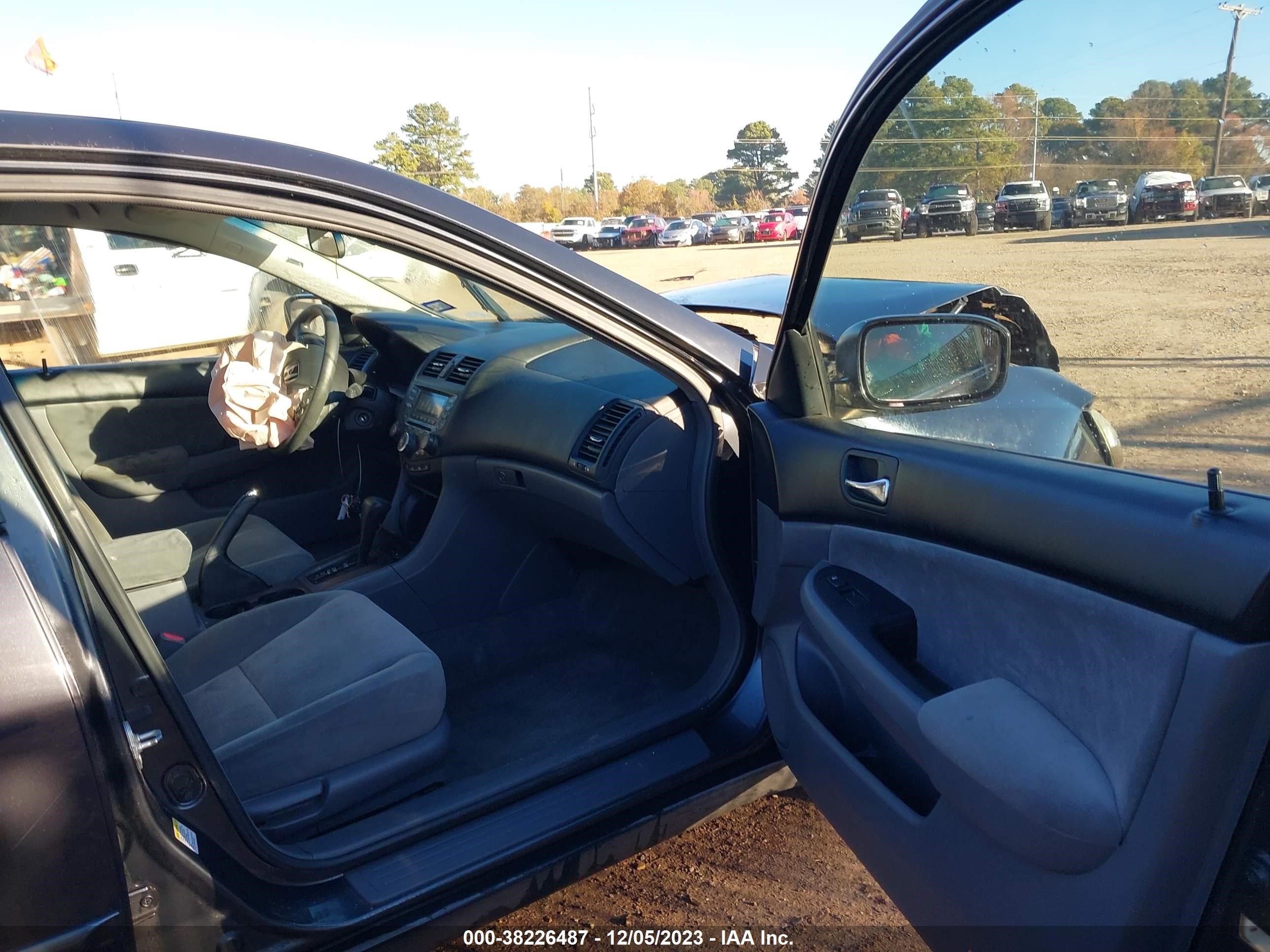 Photo 4 VIN: 1HGCM66385A067986 - HONDA ACCORD 