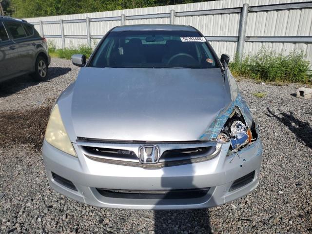 Photo 4 VIN: 1HGCM66447A070475 - HONDA ACCORD SE 