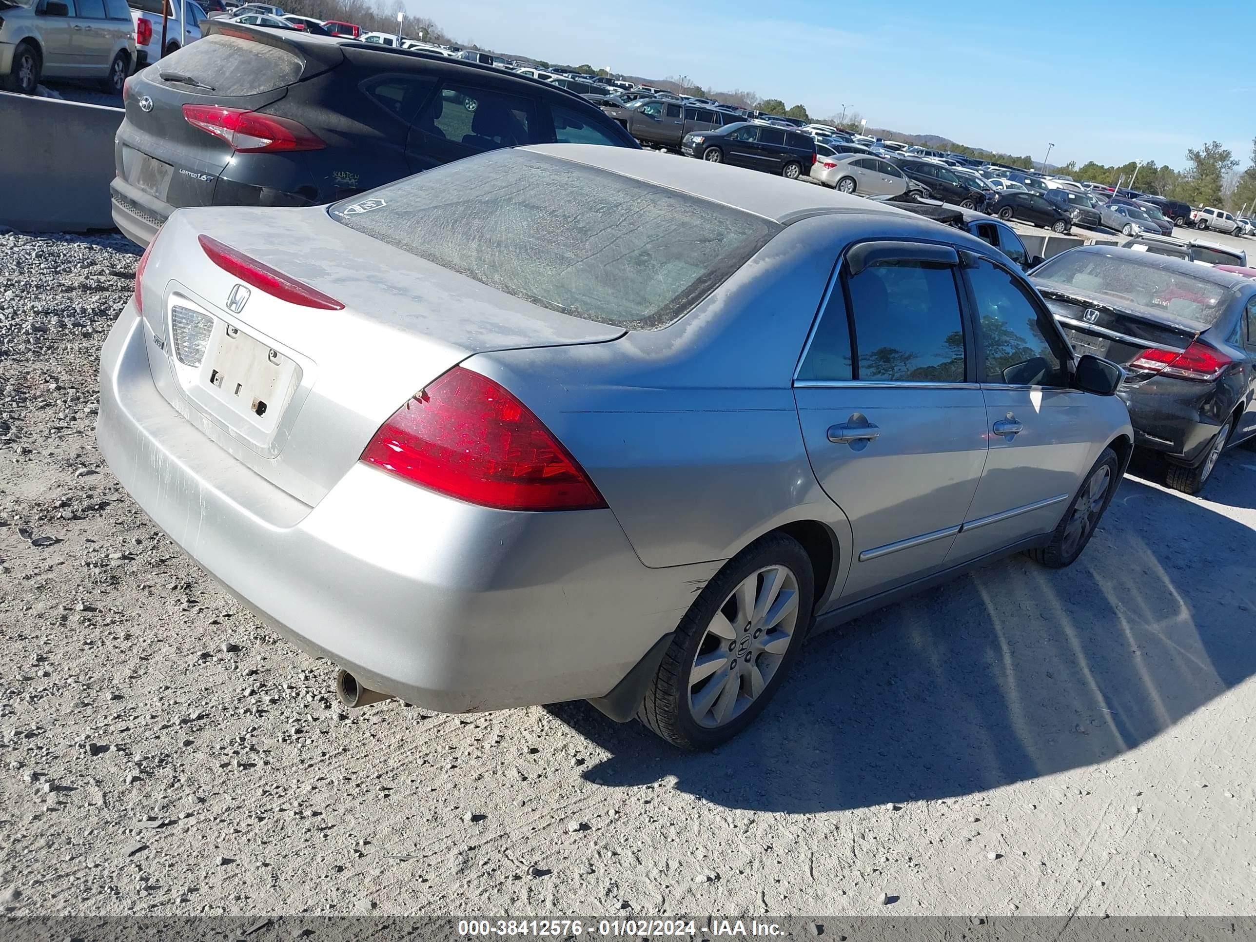 Photo 3 VIN: 1HGCM66477A070485 - HONDA ACCORD 