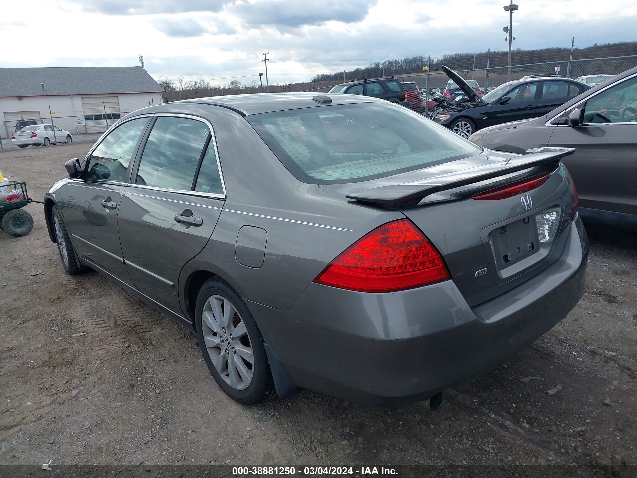 Photo 2 VIN: 1HGCM66517A084133 - HONDA ACCORD 