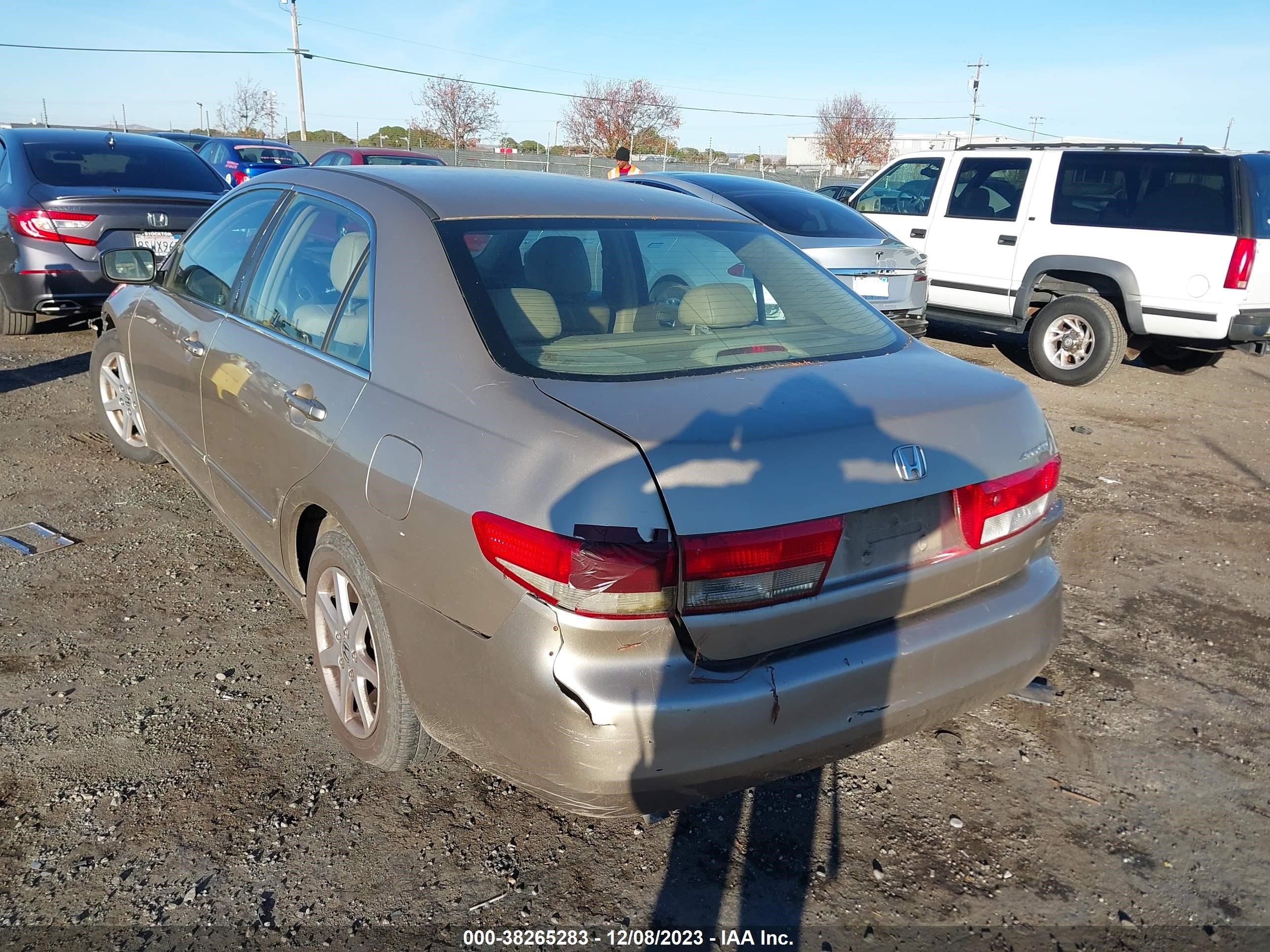 Photo 2 VIN: 1HGCM66523A028051 - HONDA ACCORD 