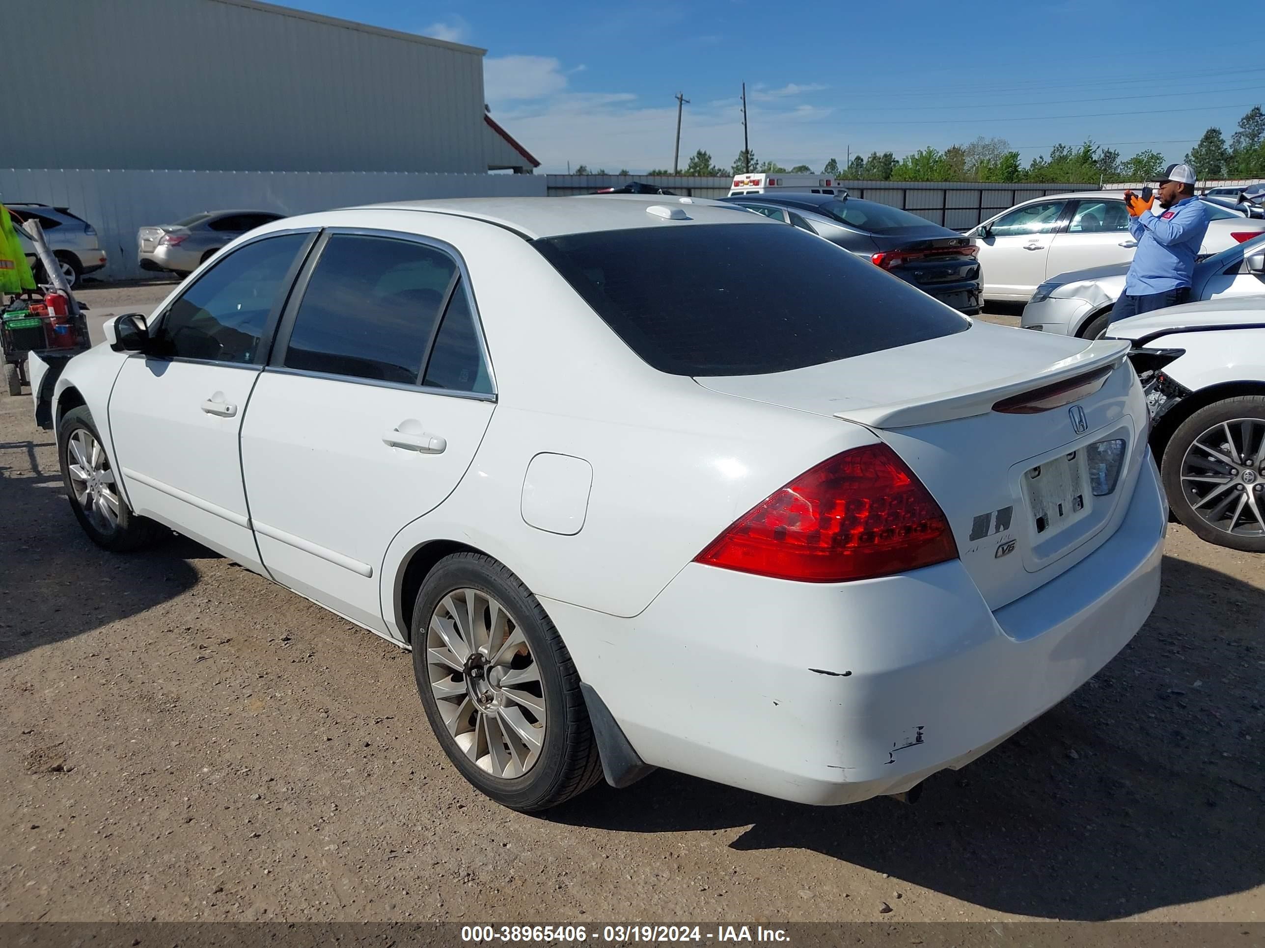 Photo 2 VIN: 1HGCM66527A018142 - HONDA ACCORD 