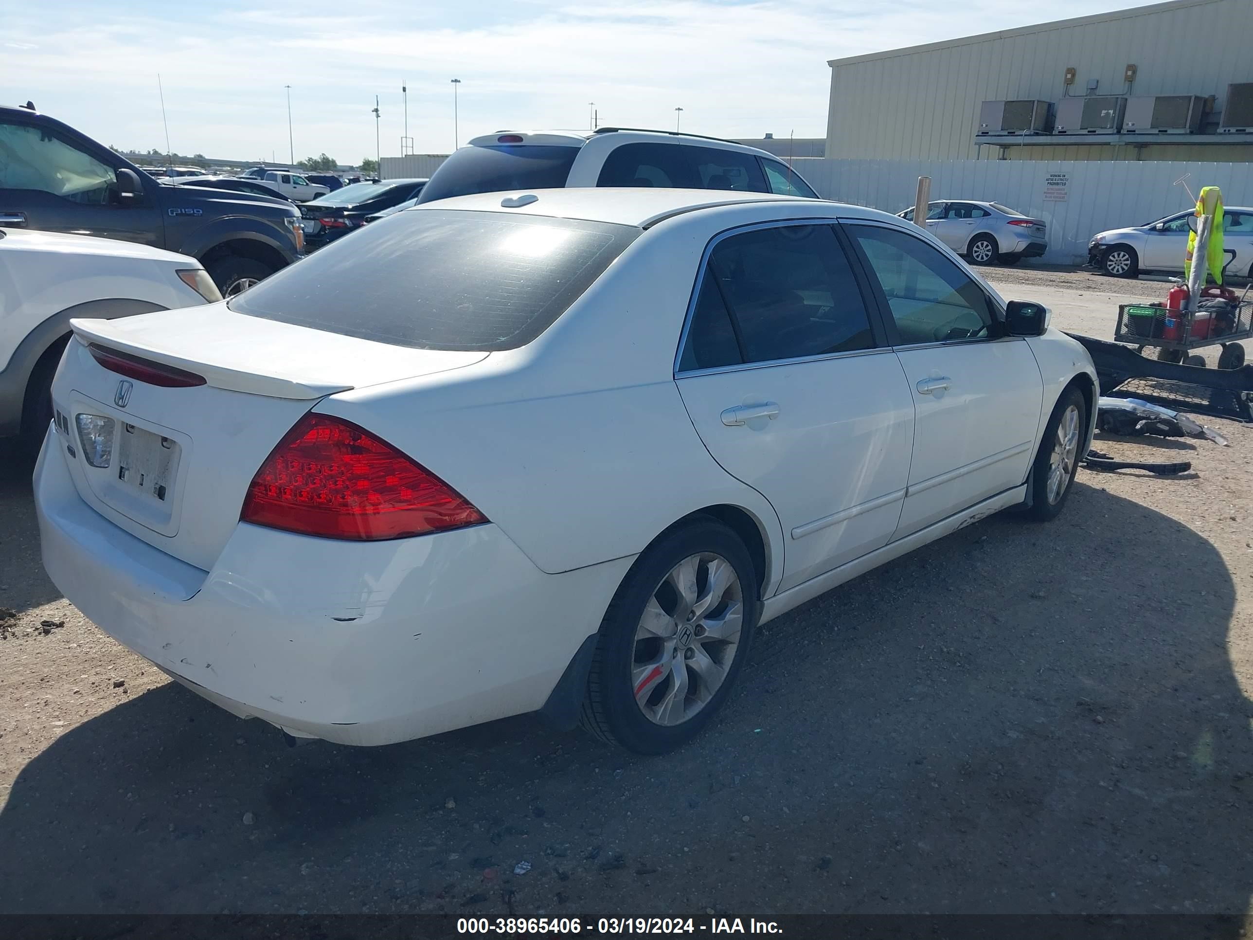 Photo 3 VIN: 1HGCM66527A018142 - HONDA ACCORD 