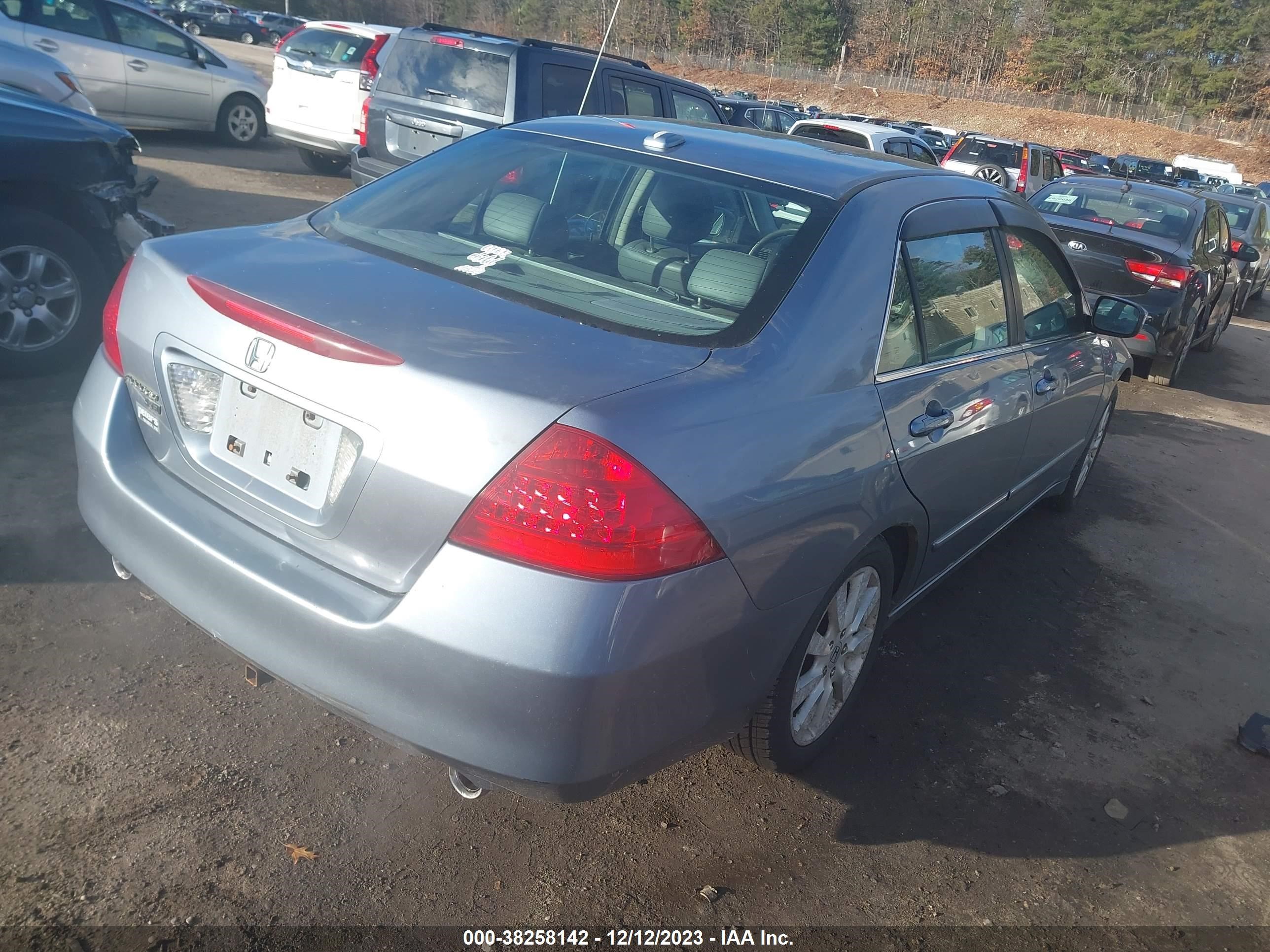 Photo 3 VIN: 1HGCM66527A052159 - HONDA ACCORD 