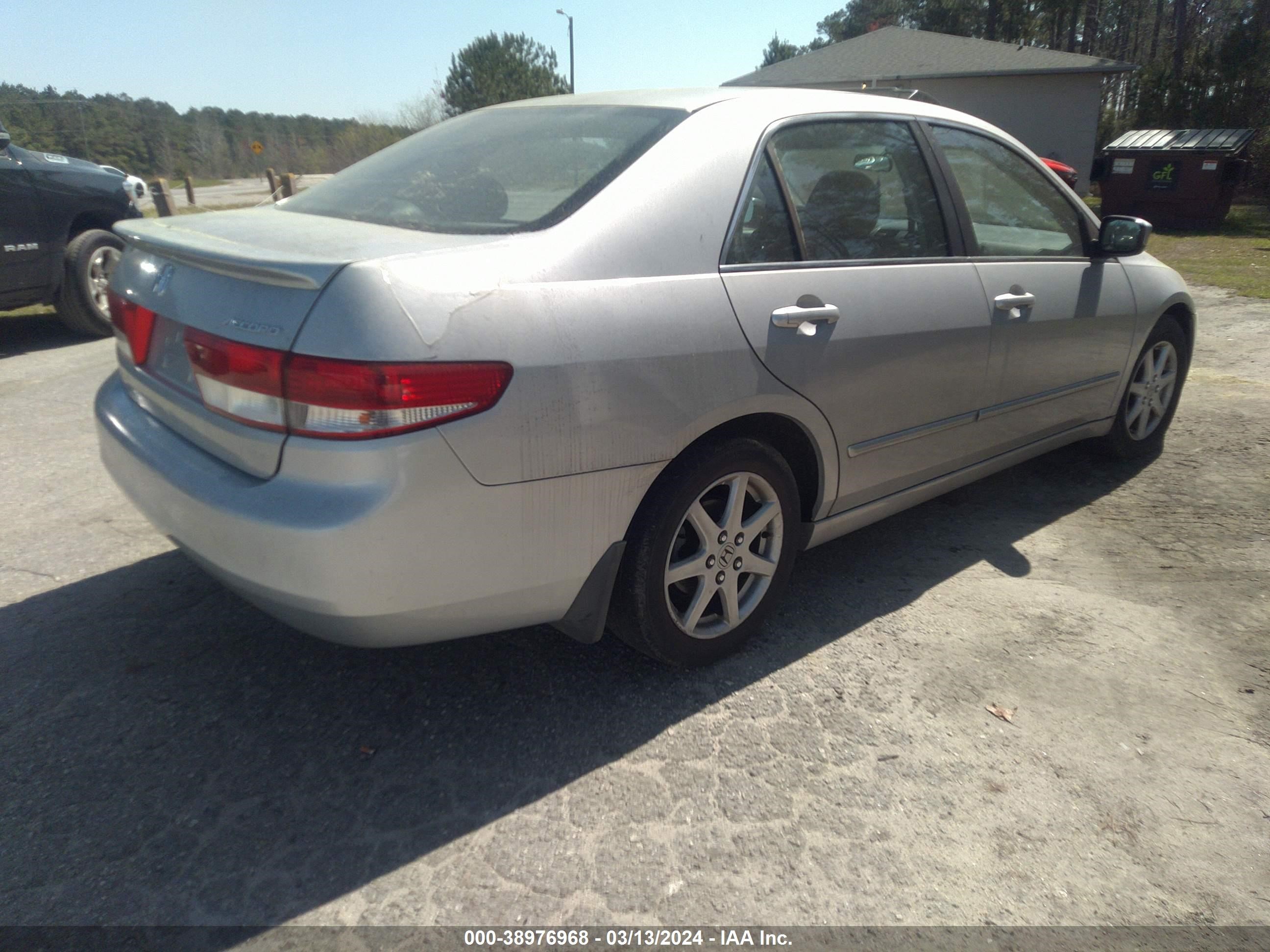 Photo 3 VIN: 1HGCM66533A011078 - HONDA ACCORD 