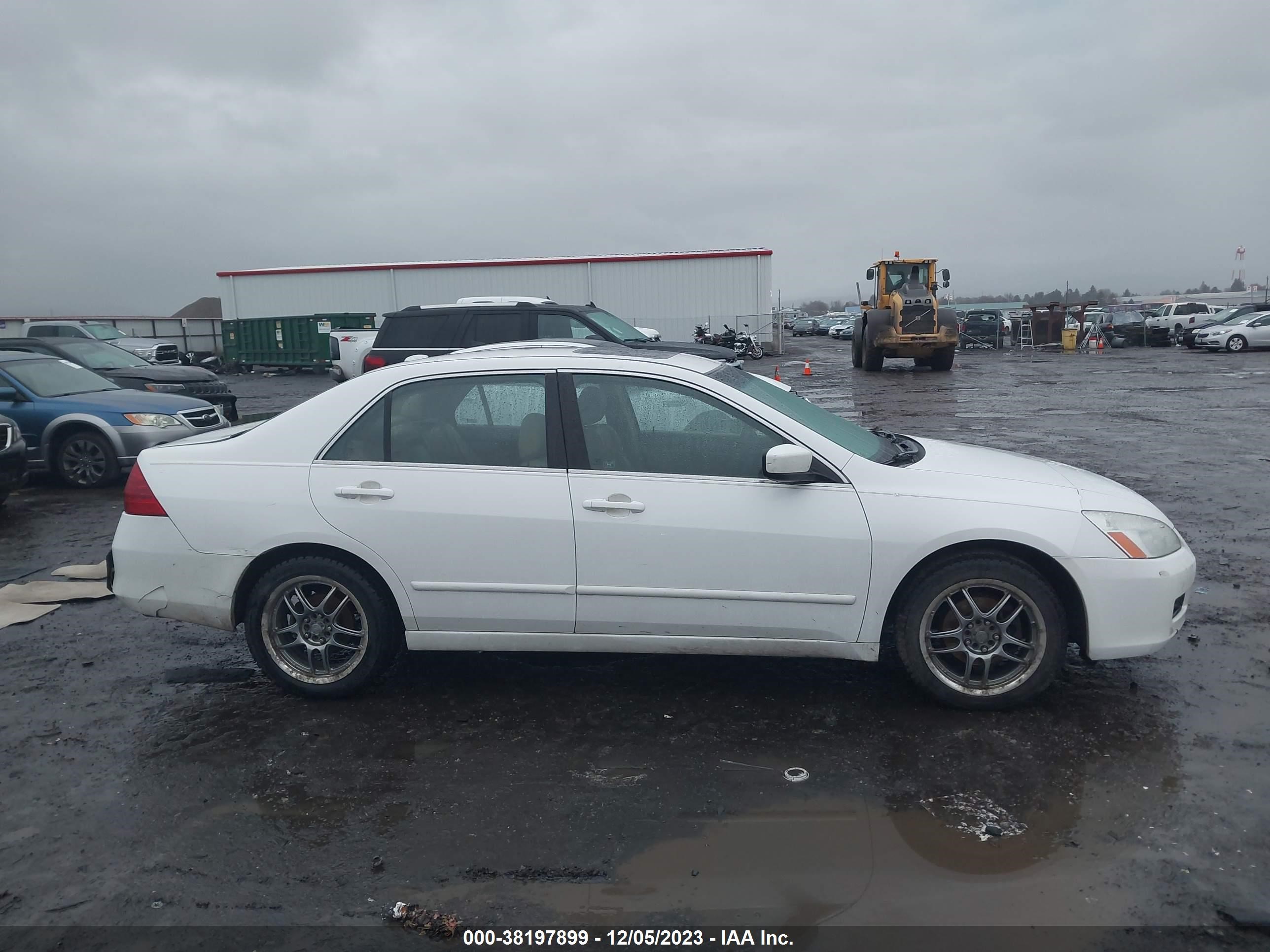 Photo 13 VIN: 1HGCM66537A035953 - HONDA ACCORD 