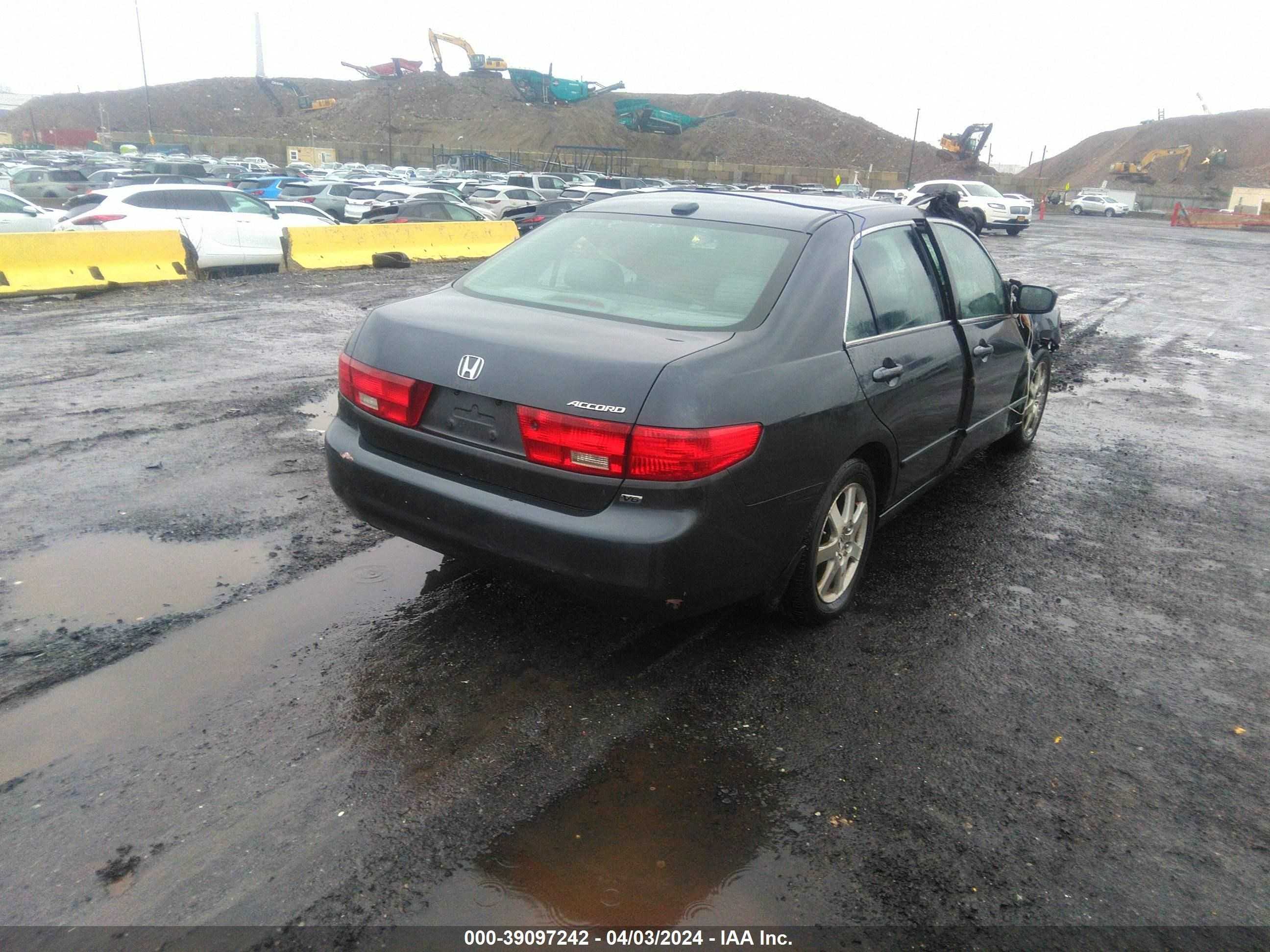 Photo 3 VIN: 1HGCM66545A046487 - HONDA ACCORD 