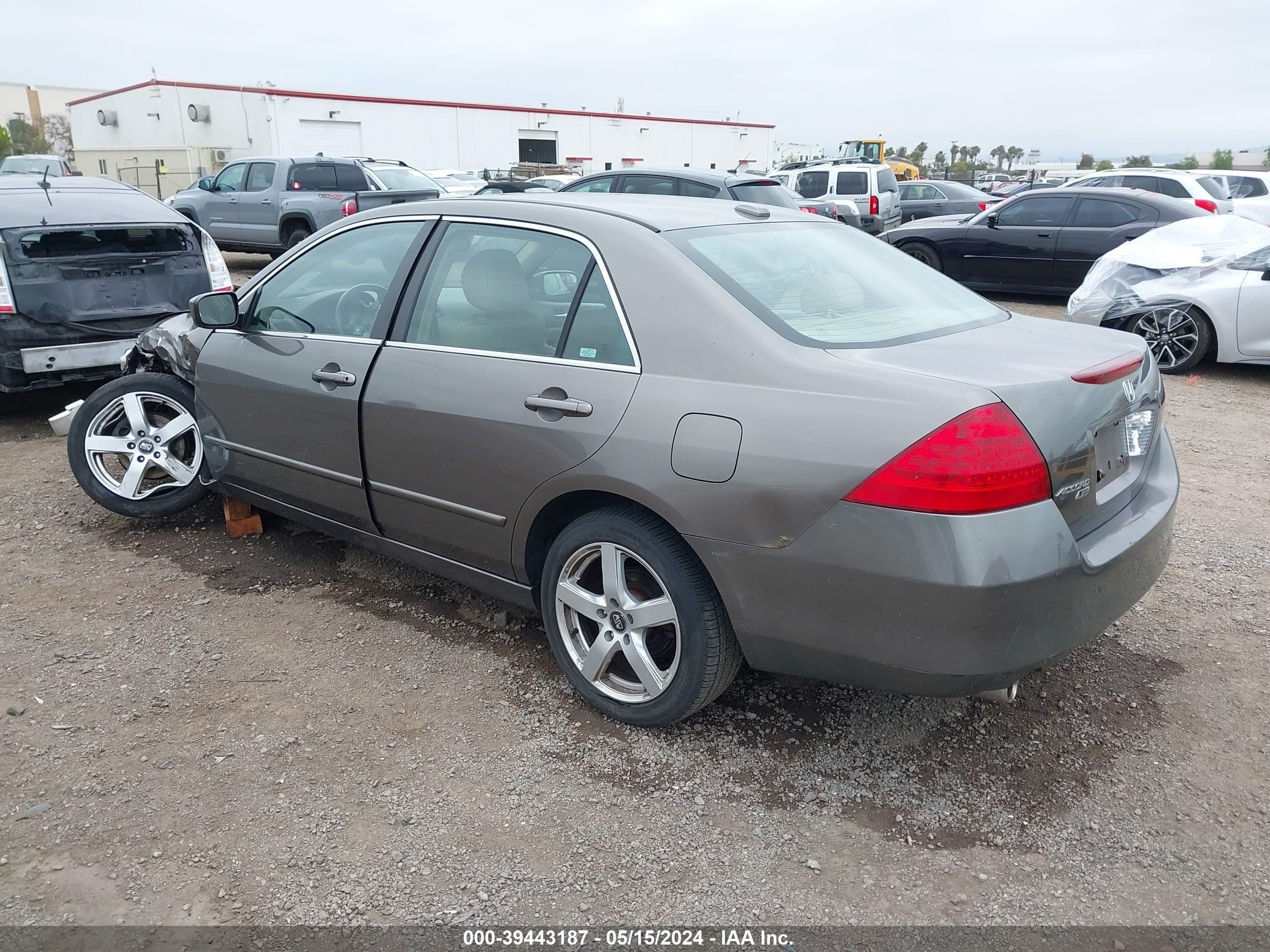 Photo 2 VIN: 1HGCM66546A003155 - HONDA ACCORD 