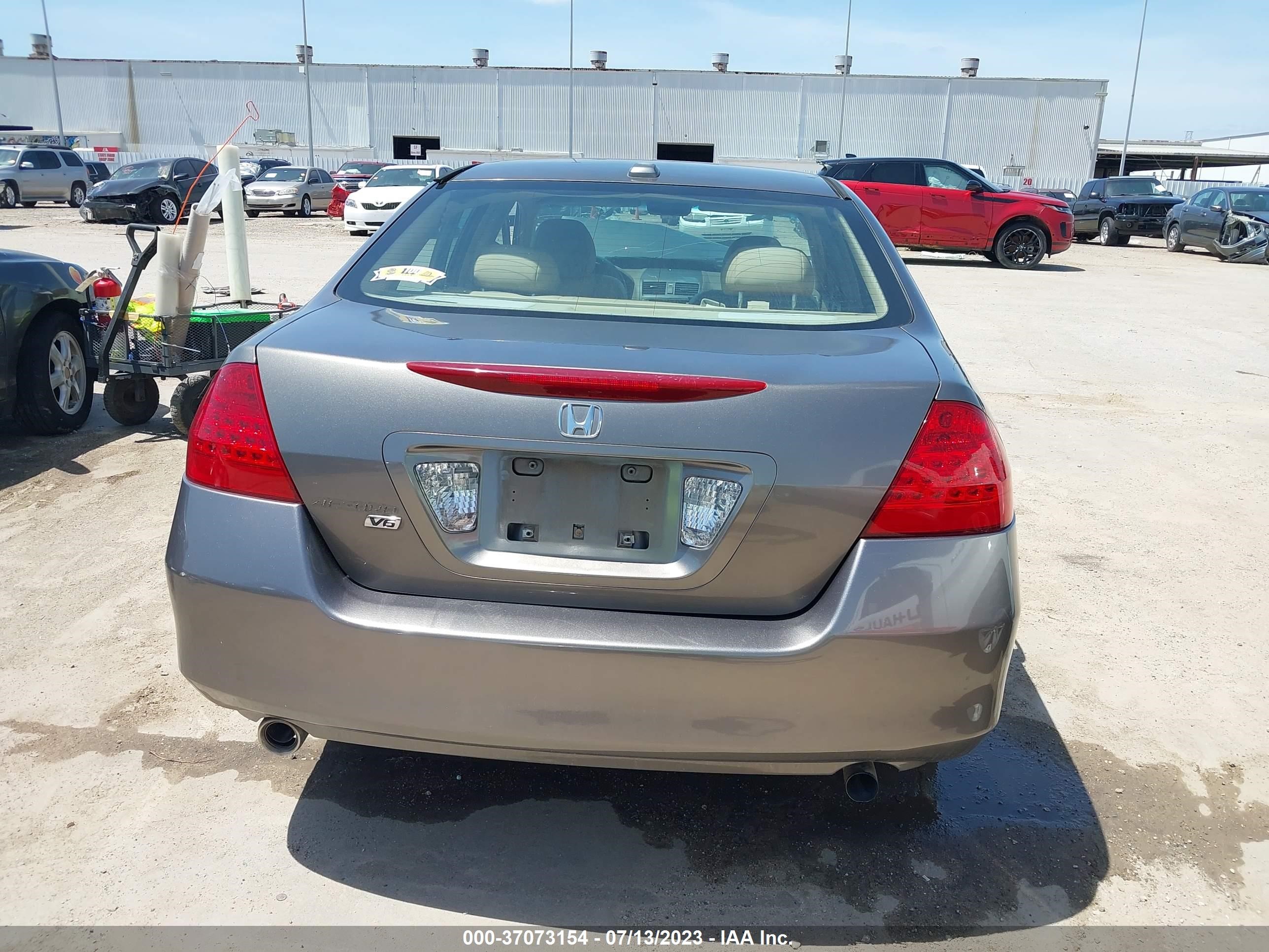 Photo 16 VIN: 1HGCM66547A103354 - HONDA ACCORD 