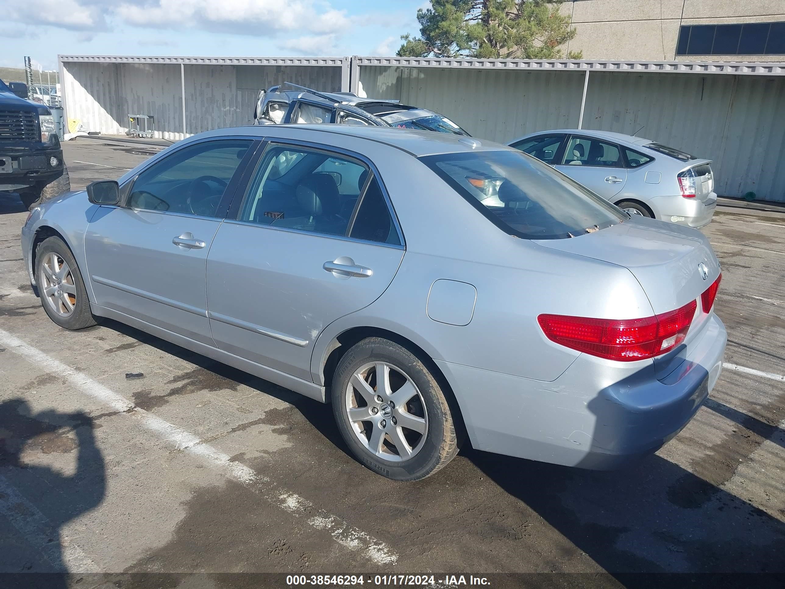 Photo 2 VIN: 1HGCM66555A040620 - HONDA ACCORD 