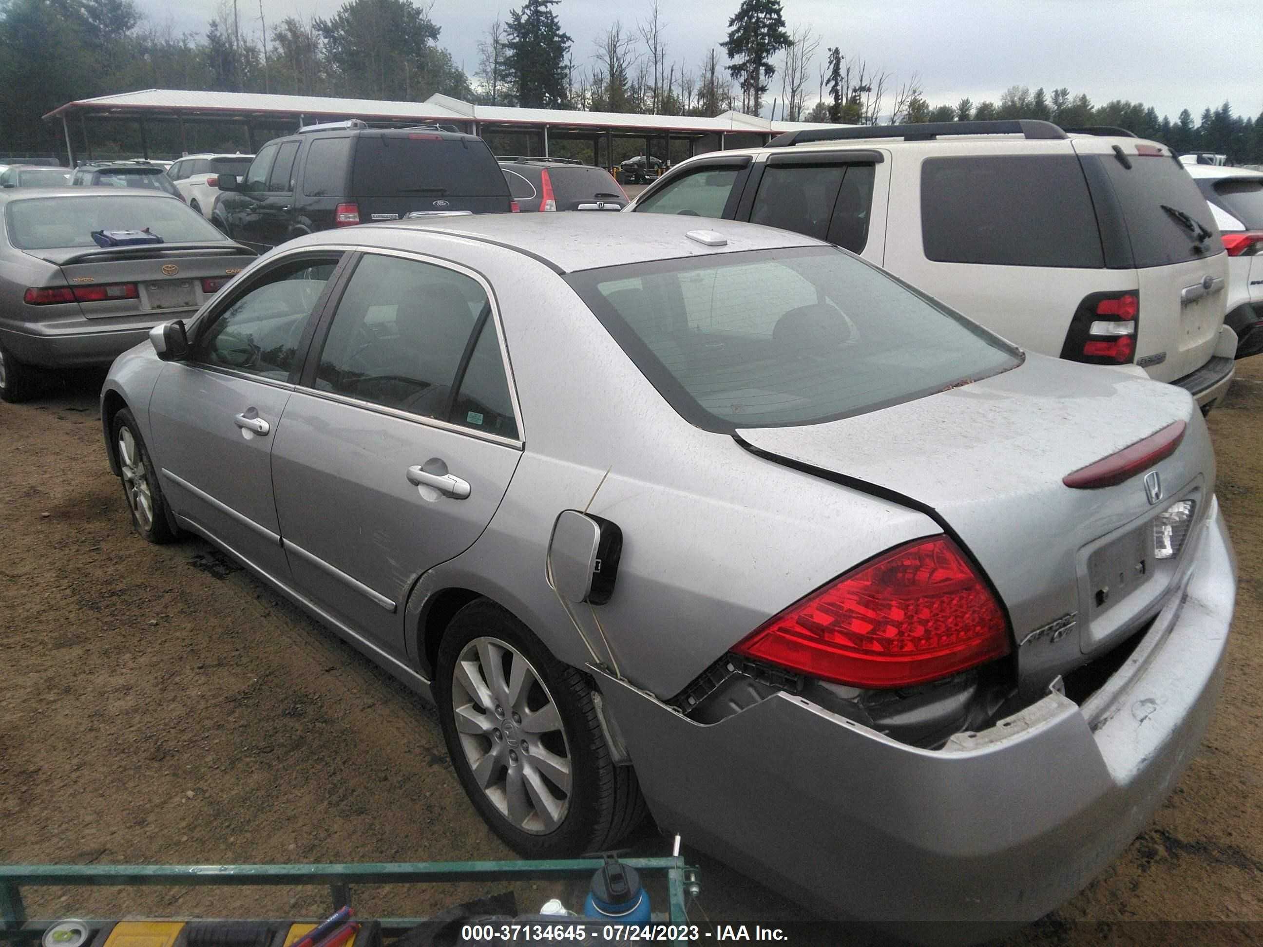 Photo 2 VIN: 1HGCM66556A000569 - HONDA ACCORD 