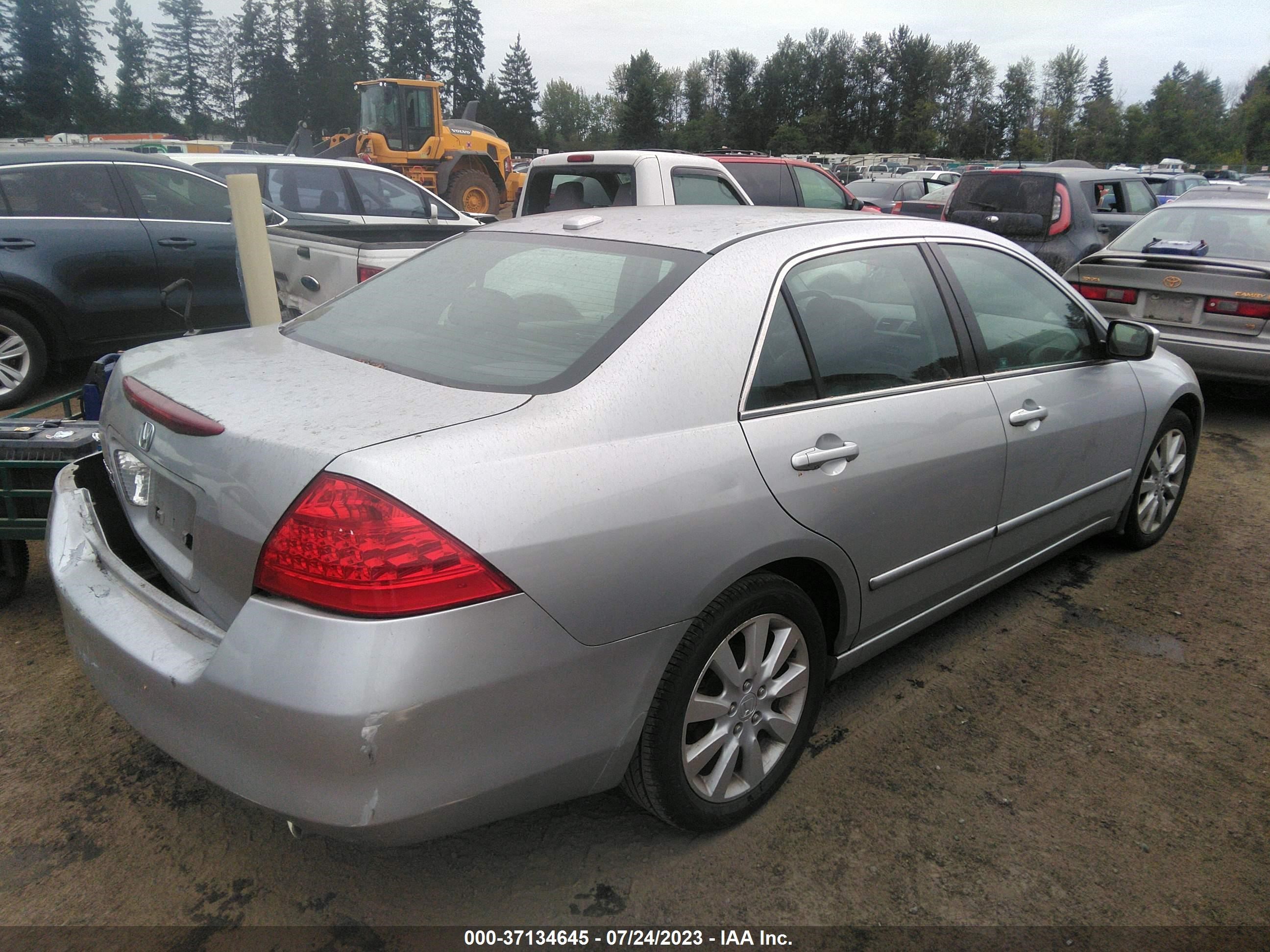 Photo 3 VIN: 1HGCM66556A000569 - HONDA ACCORD 