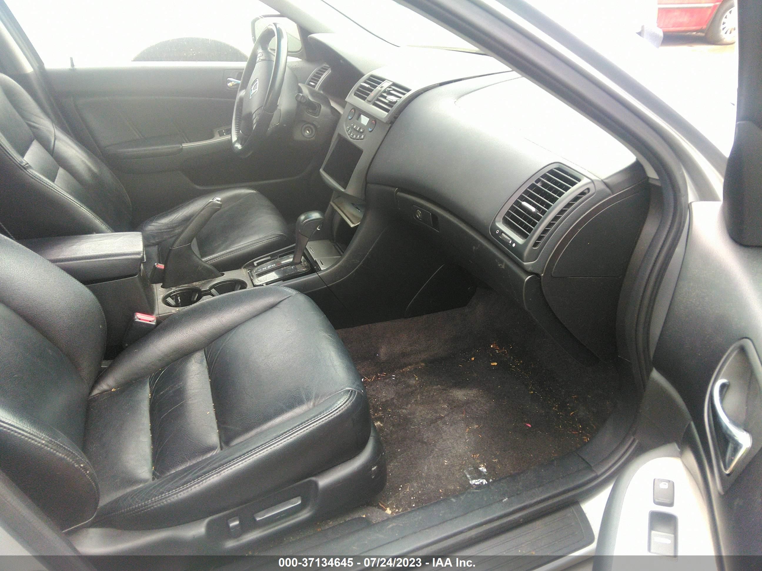 Photo 4 VIN: 1HGCM66556A000569 - HONDA ACCORD 