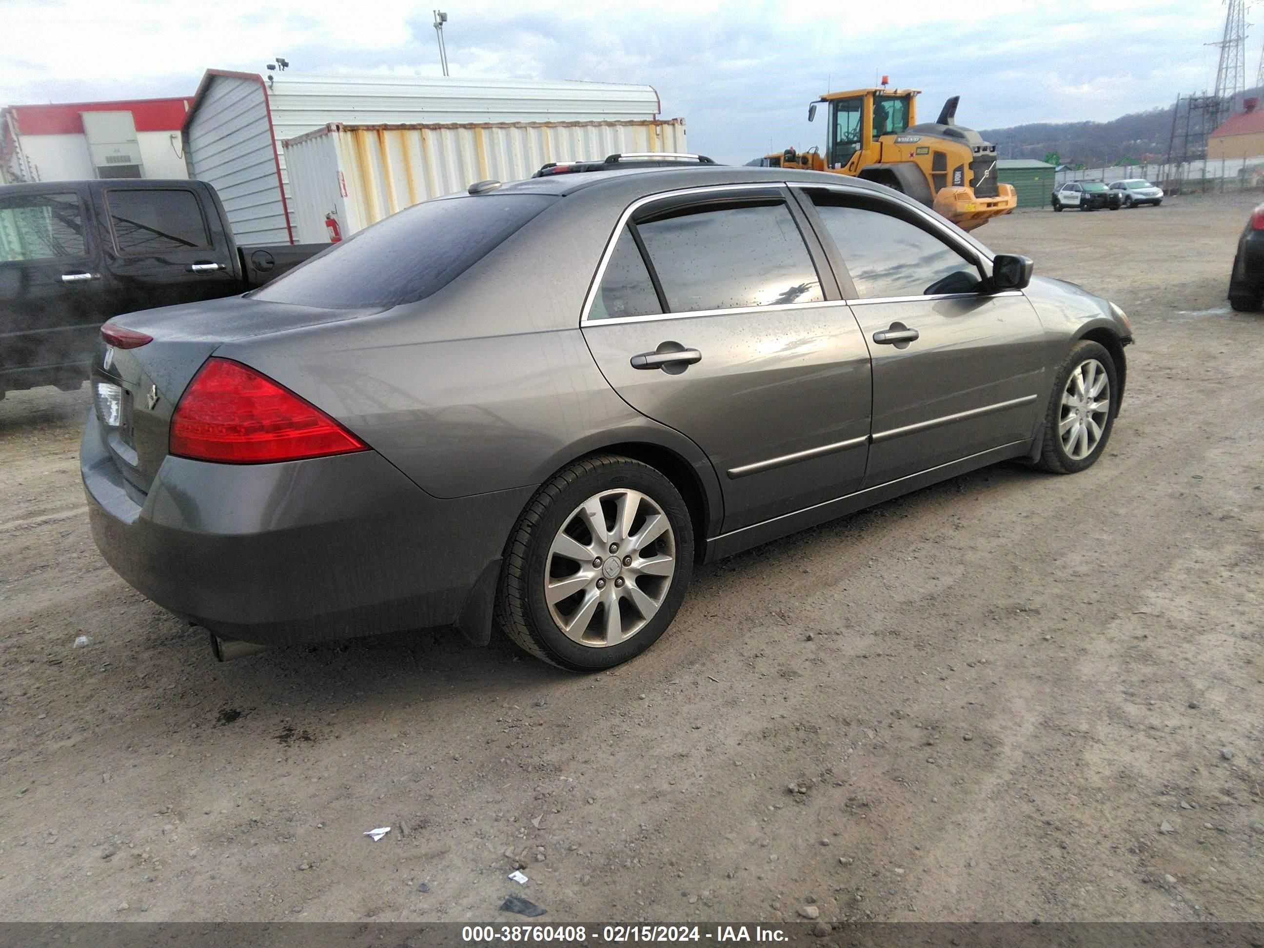 Photo 3 VIN: 1HGCM66556A033703 - HONDA ACCORD 