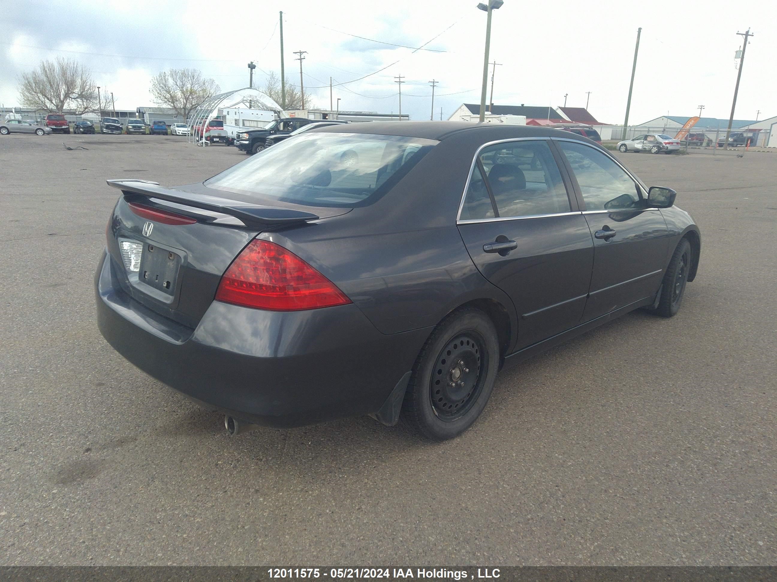 Photo 3 VIN: 1HGCM66556A800532 - HONDA ACCORD 