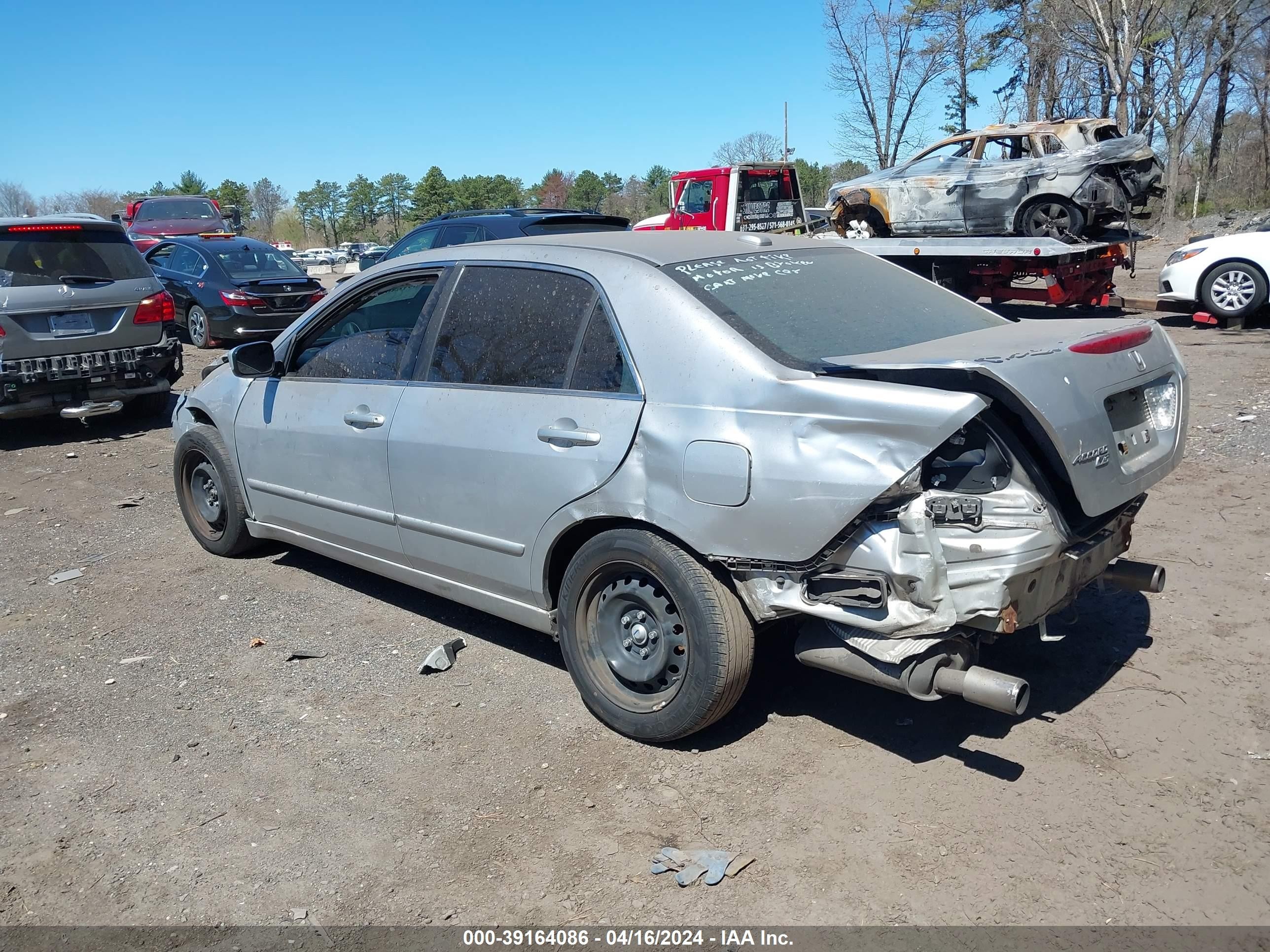 Photo 2 VIN: 1HGCM66557A037445 - HONDA ACCORD 