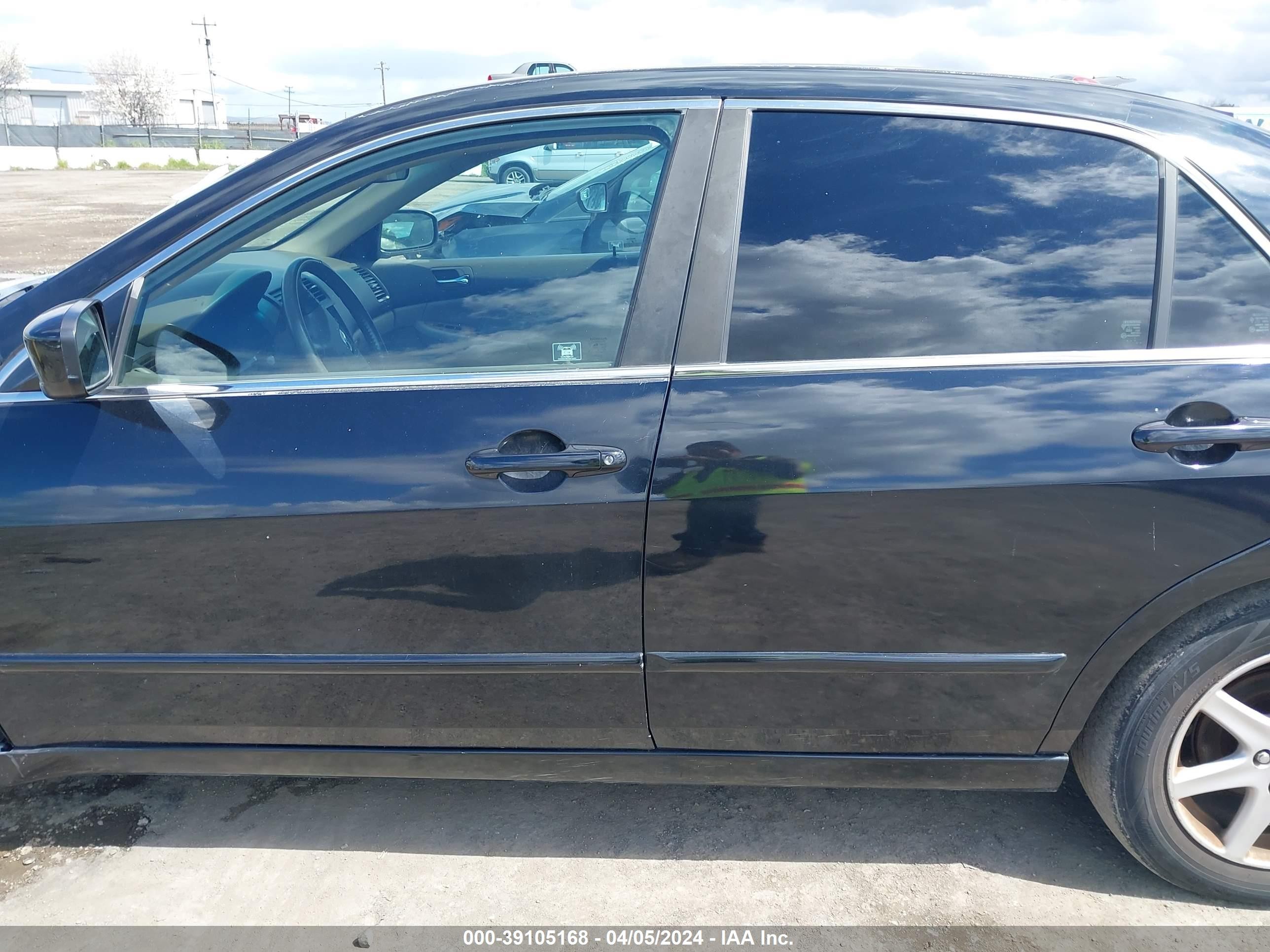 Photo 13 VIN: 1HGCM66575A001060 - HONDA ACCORD 