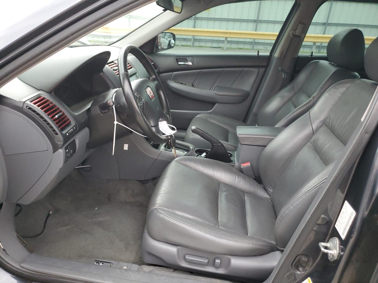 Photo 6 VIN: 1HGCM66585A070372 - HONDA ACCORD 