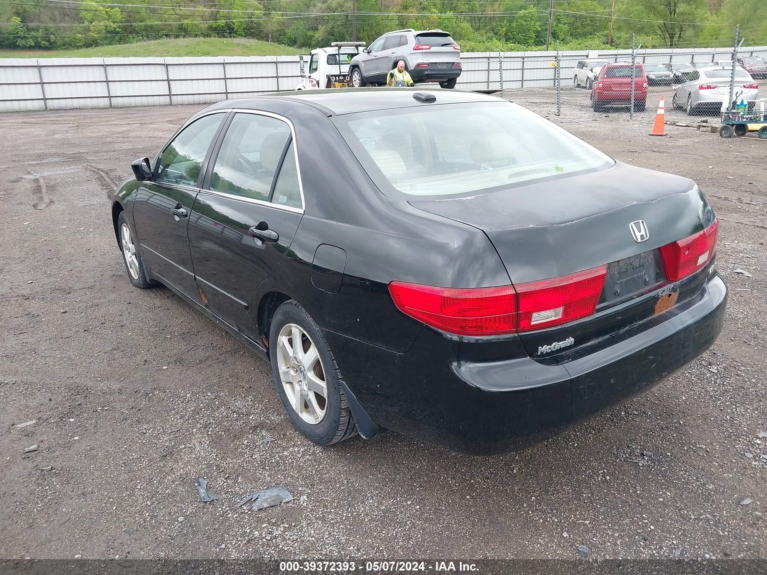 Photo 2 VIN: 1HGCM66585A076379 - HONDA ACCORD 