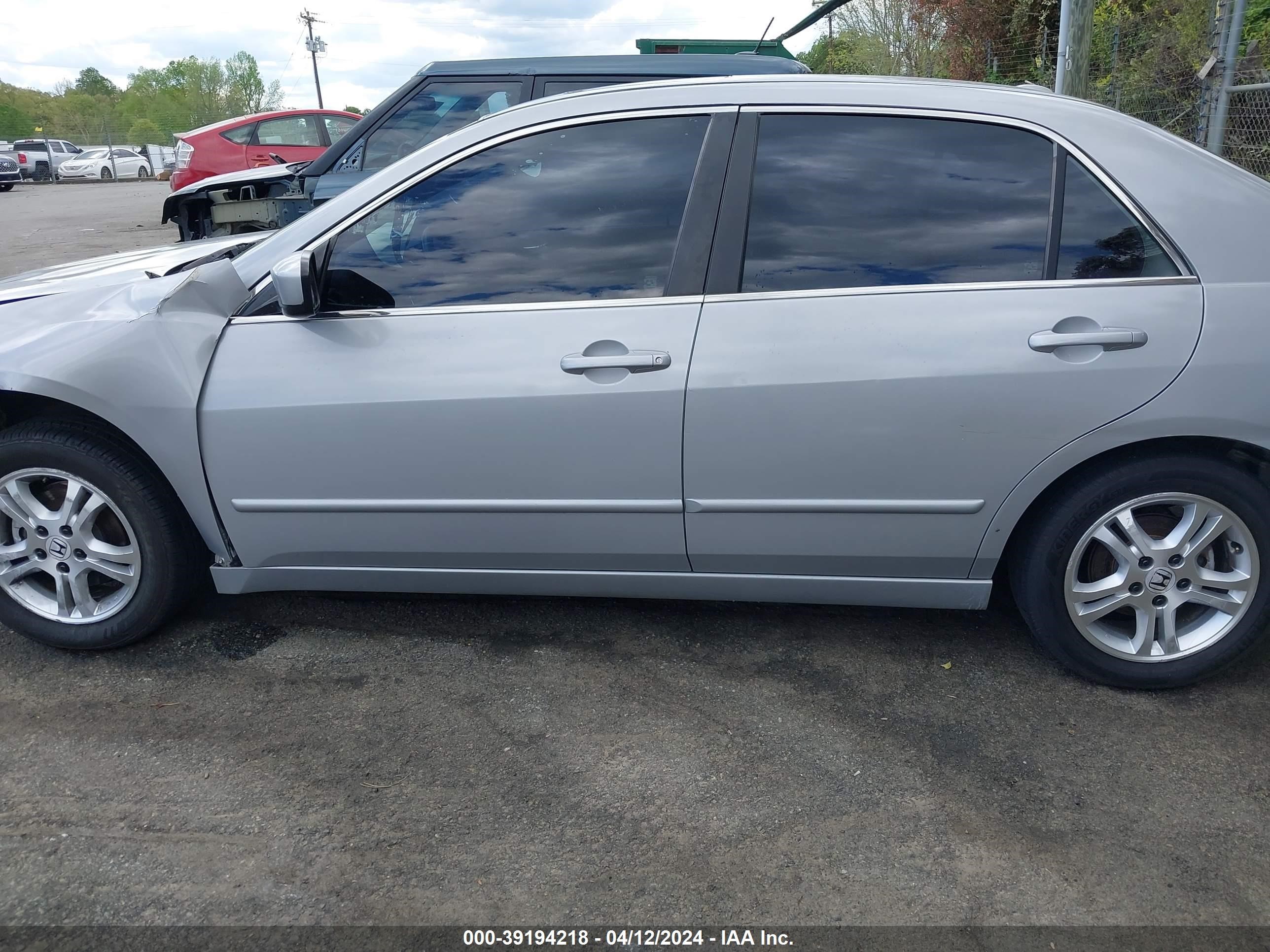 Photo 13 VIN: 1HGCM66596A039696 - HONDA ACCORD 