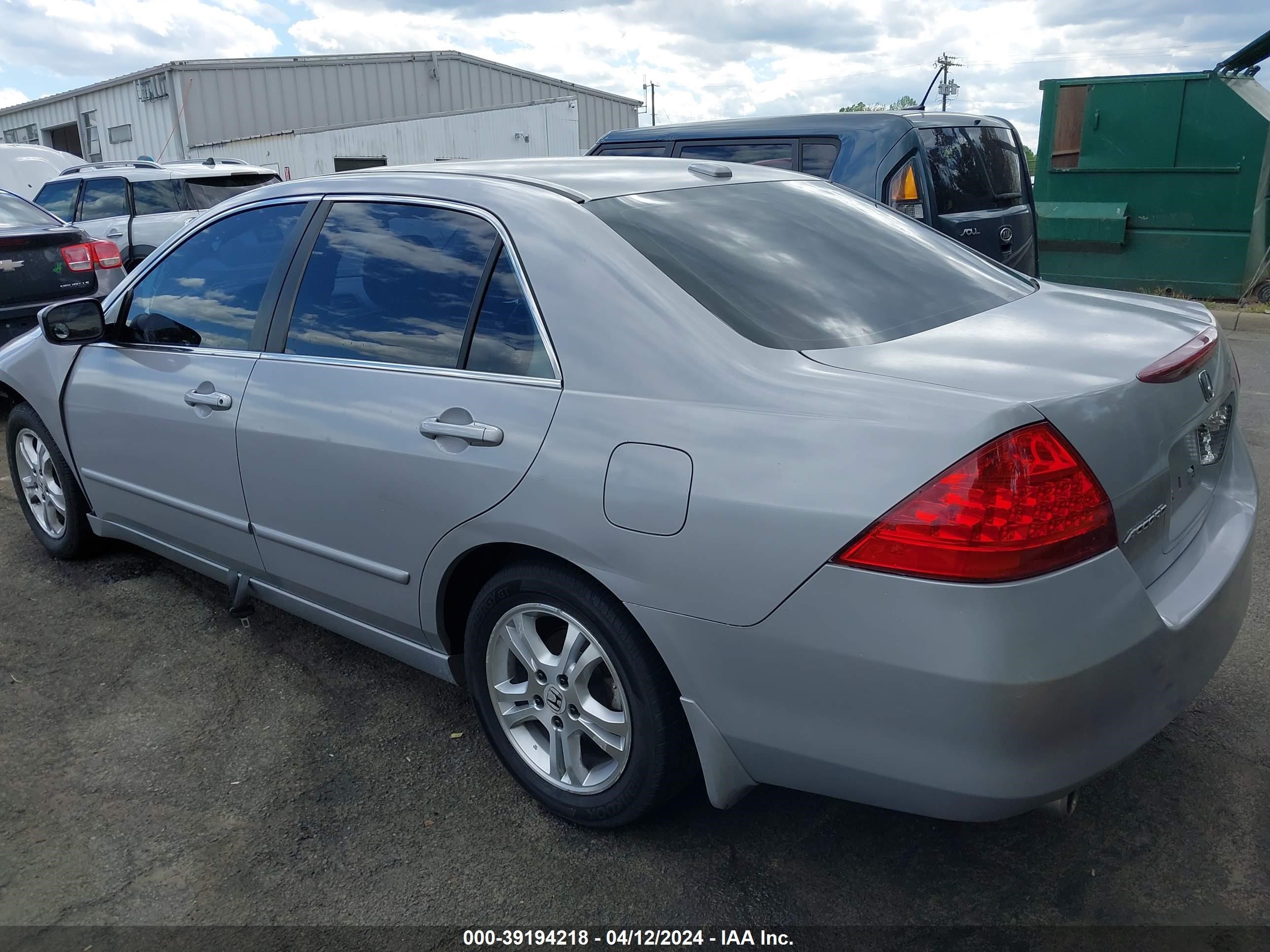 Photo 2 VIN: 1HGCM66596A039696 - HONDA ACCORD 