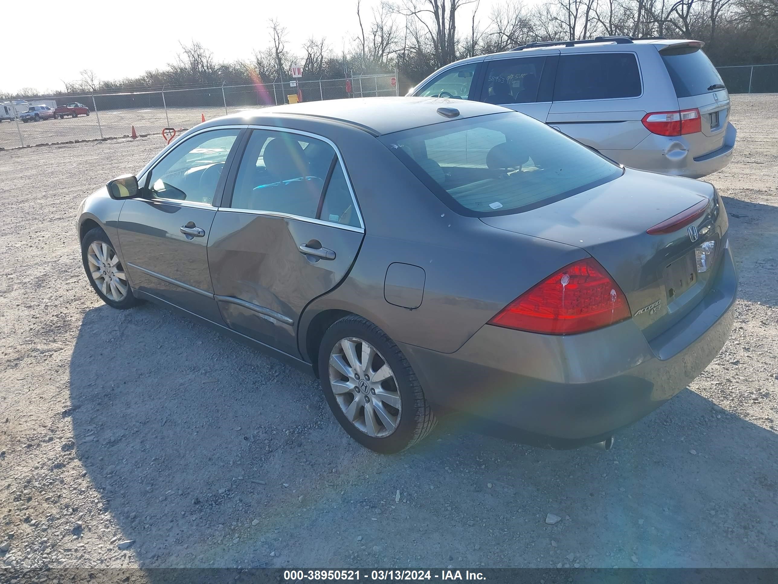 Photo 2 VIN: 1HGCM66597A006215 - HONDA ACCORD 