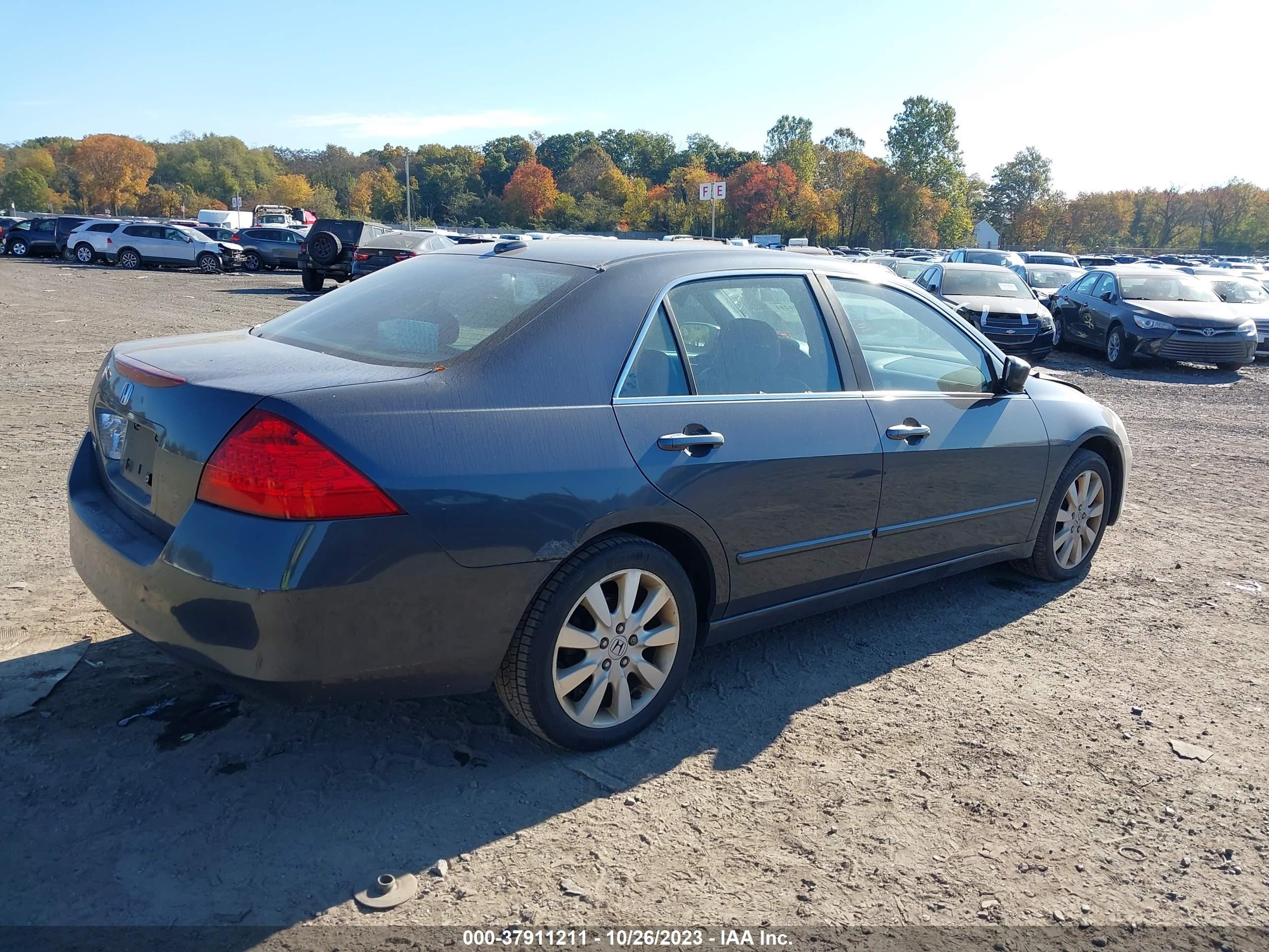 Photo 3 VIN: 1HGCM66597A102555 - HONDA ACCORD 