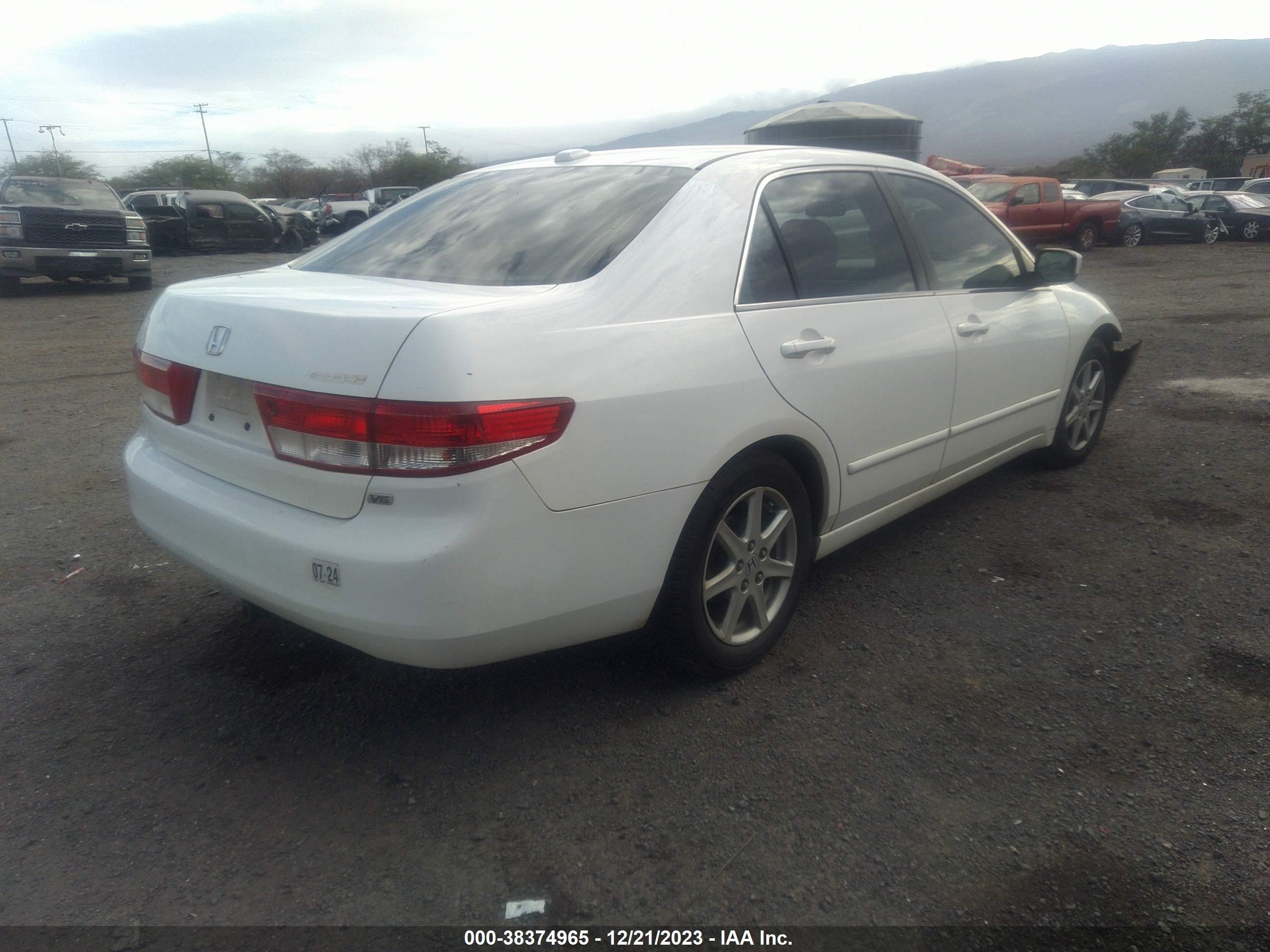 Photo 3 VIN: 1HGCM665X4A070386 - HONDA ACCORD 