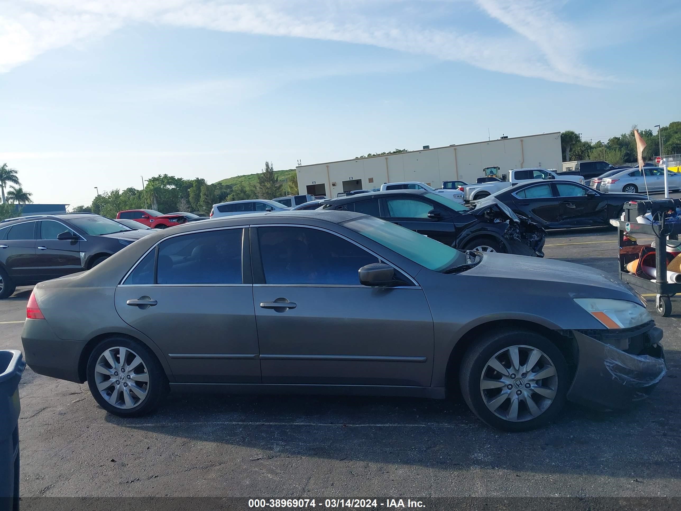 Photo 13 VIN: 1HGCM665X7A019409 - HONDA ACCORD 