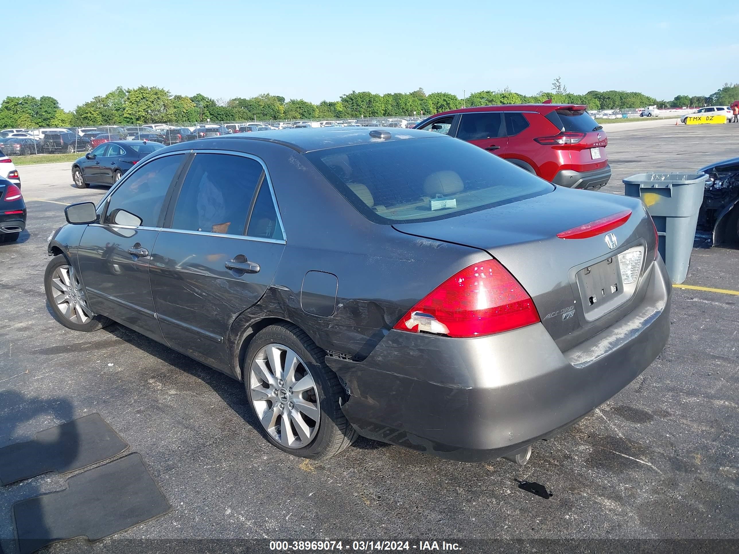 Photo 2 VIN: 1HGCM665X7A019409 - HONDA ACCORD 