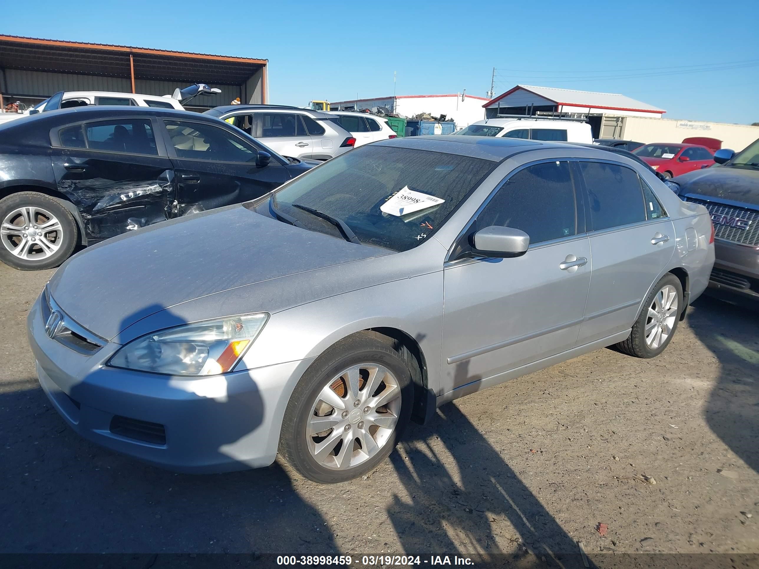 Photo 1 VIN: 1HGCM66806A012350 - HONDA ACCORD 