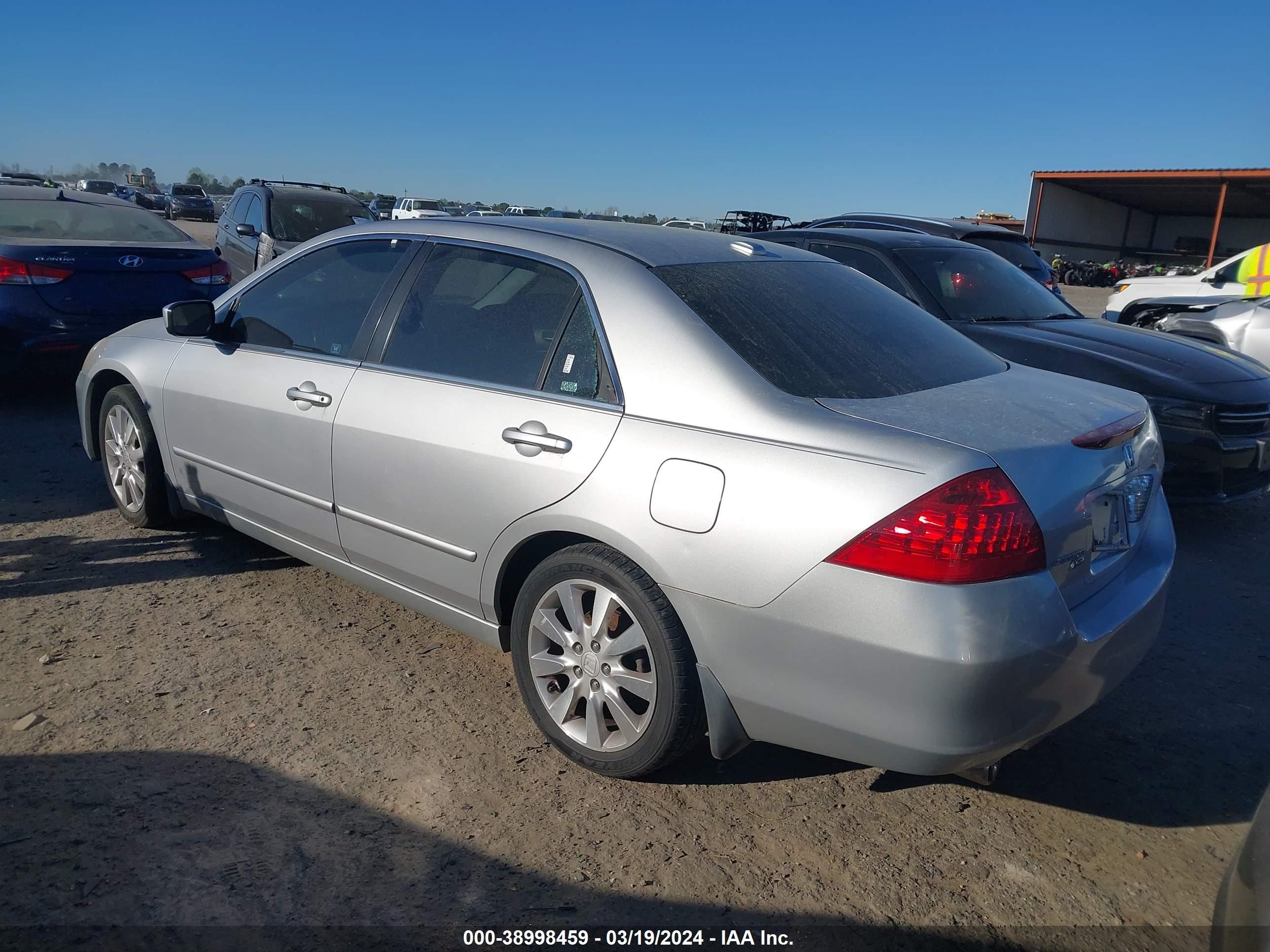 Photo 2 VIN: 1HGCM66806A012350 - HONDA ACCORD 