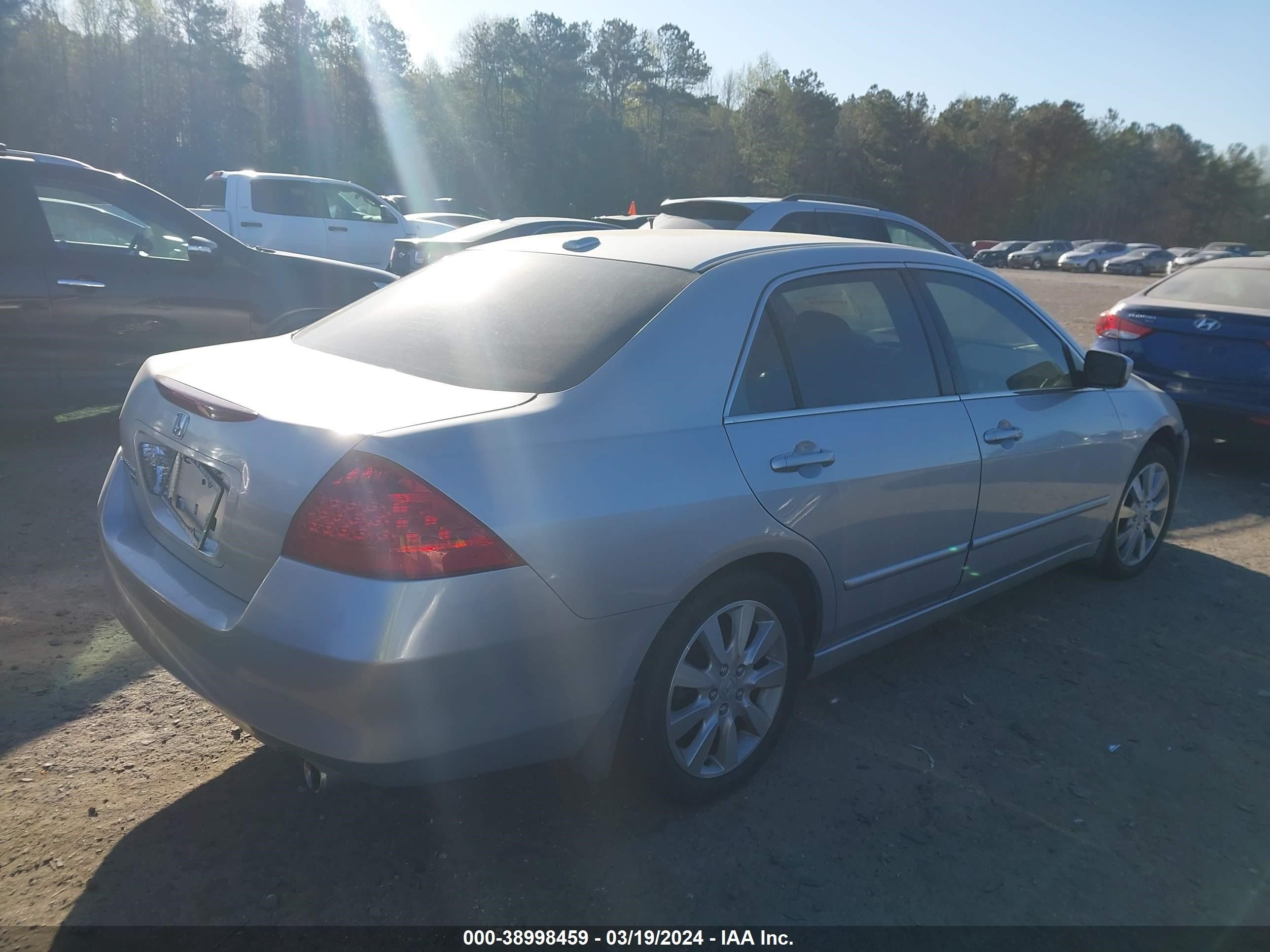 Photo 3 VIN: 1HGCM66806A012350 - HONDA ACCORD 