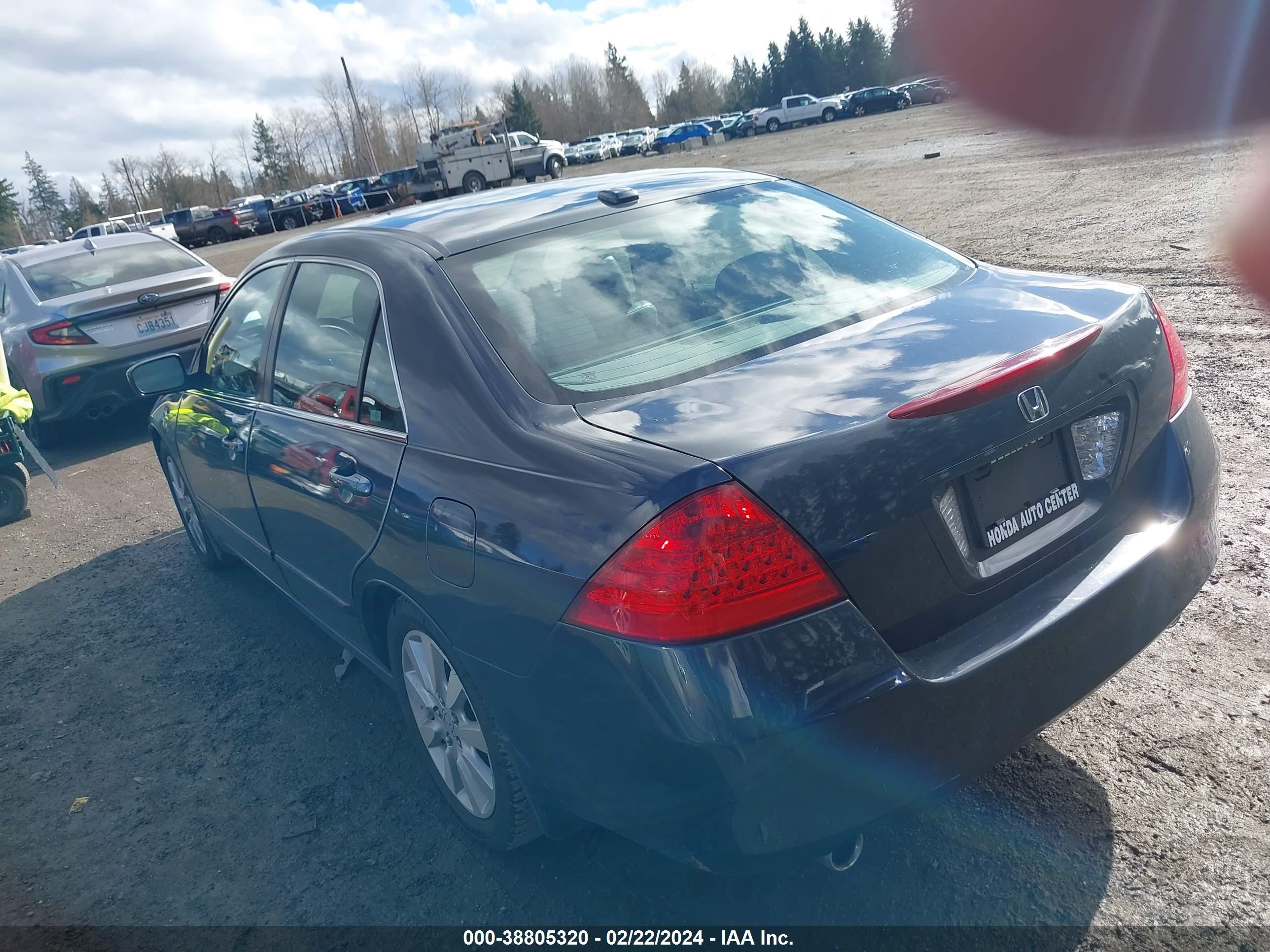 Photo 2 VIN: 1HGCM66806A028130 - HONDA ACCORD 