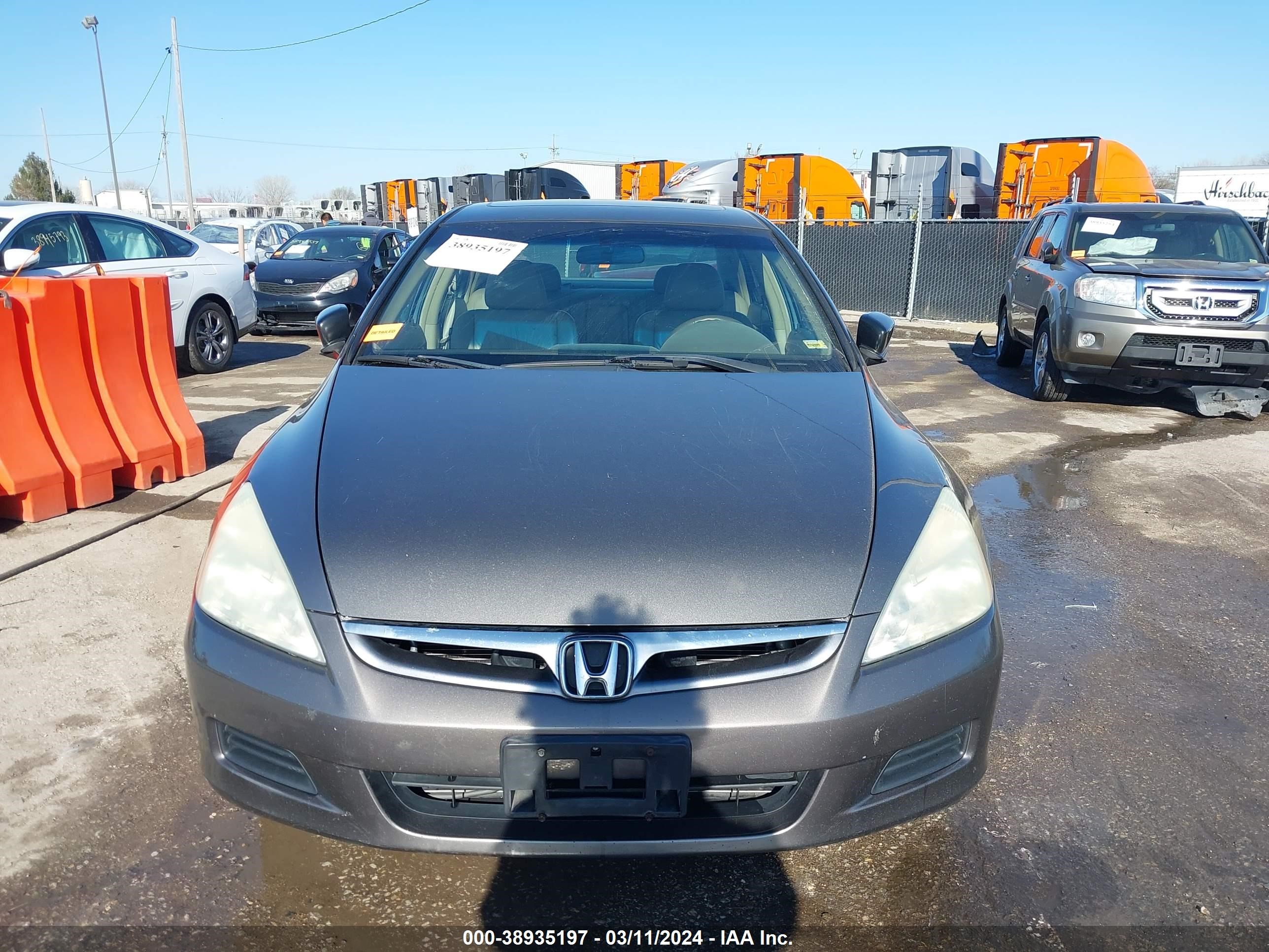 Photo 11 VIN: 1HGCM66806A030461 - HONDA ACCORD 